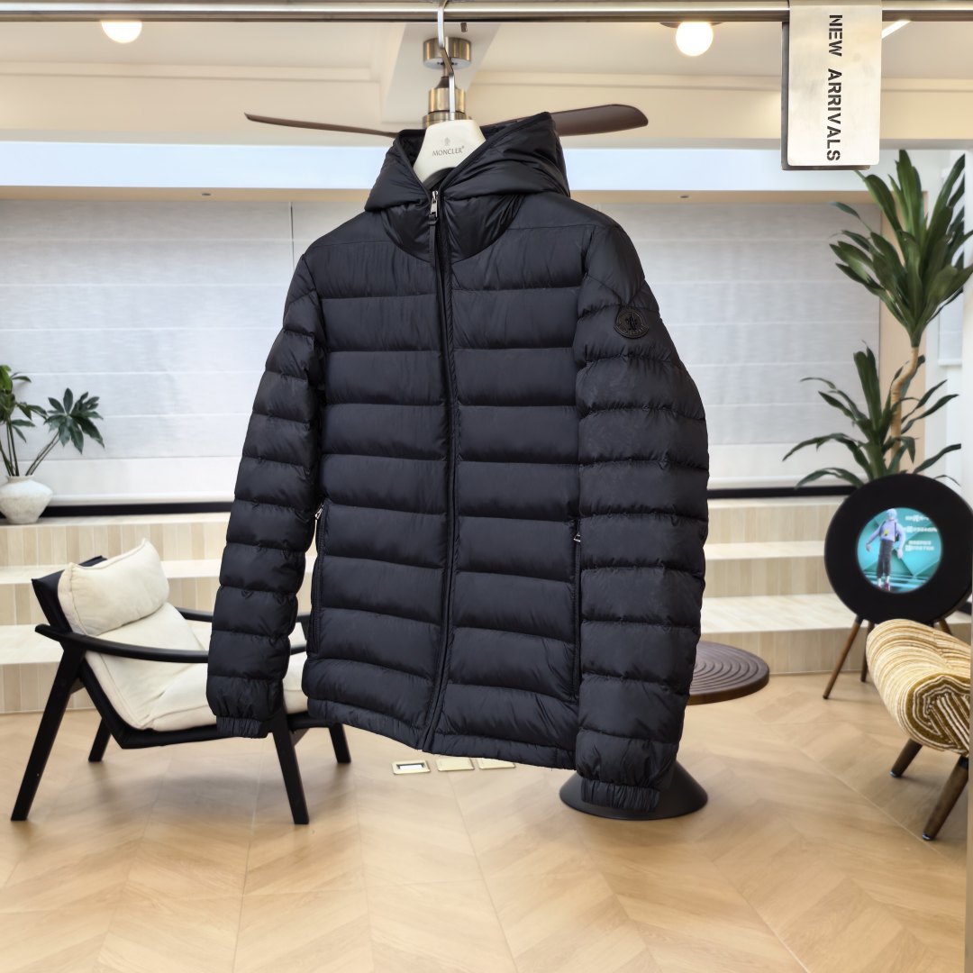 Пуховик Moncler