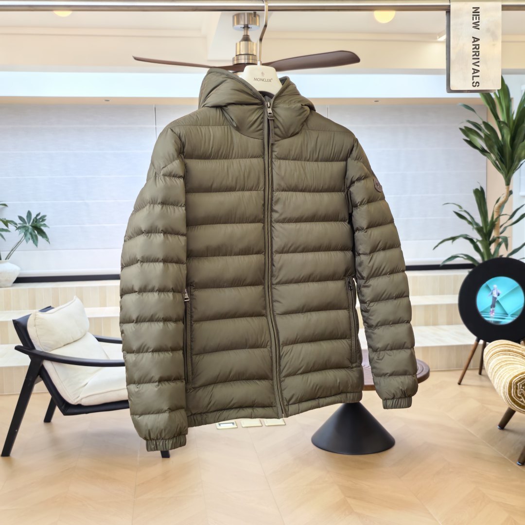 Пуховик Moncler