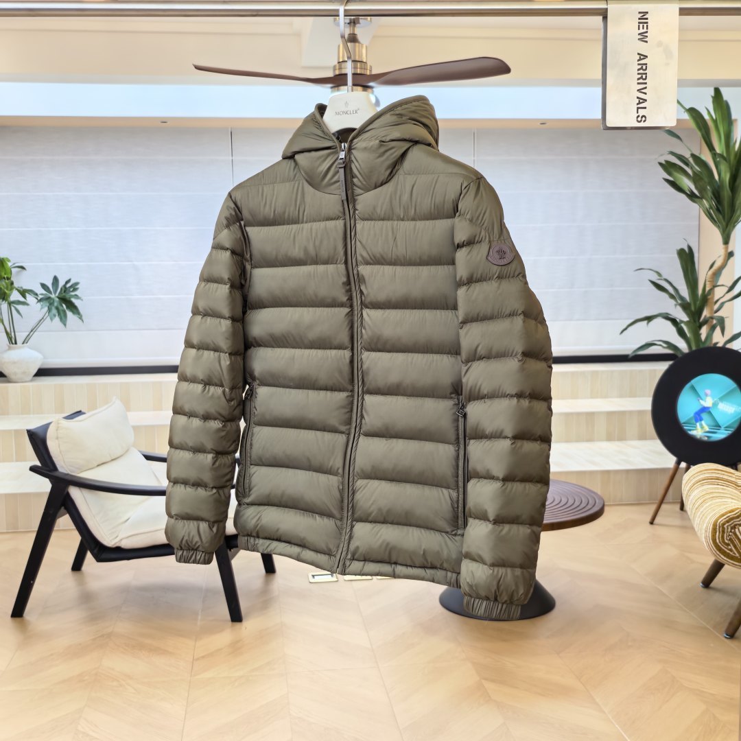 Пуховик Moncler