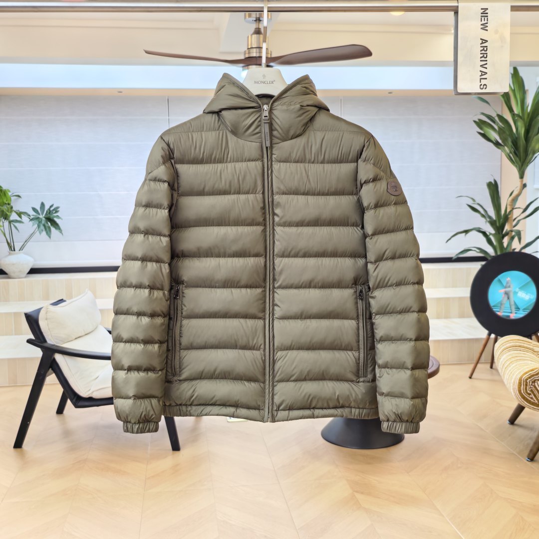 Пуховик Moncler
