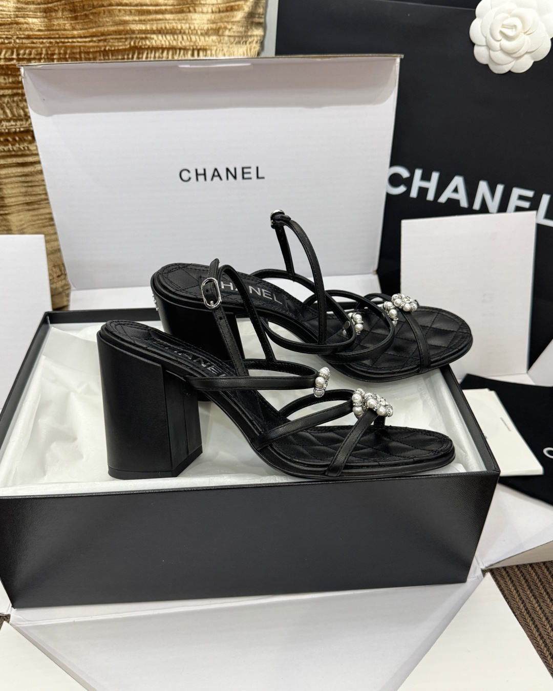 샤넬 카멜리아 라인스톤 장식 하이힐 샌들 26C 98258 이미지 4