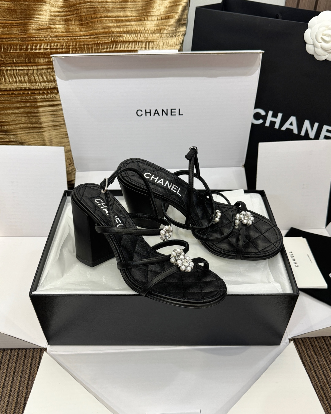 샤넬 카멜리아 라인스톤 장식 하이힐 샌들 26C 98258 이미지 2