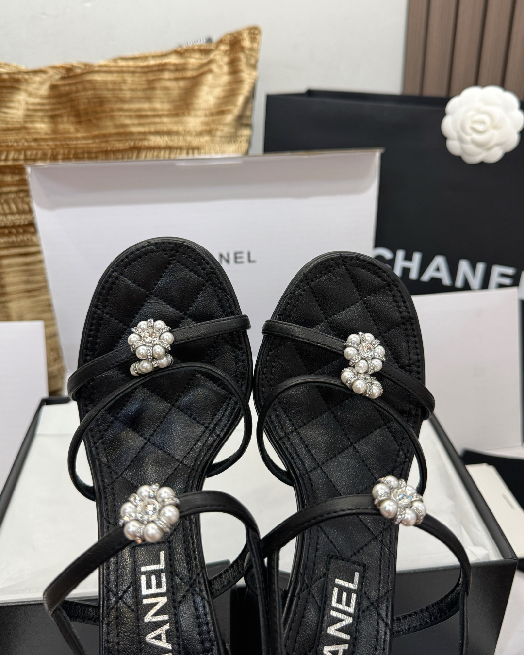 샤넬 카멜리아 라인스톤 장식 하이힐 샌들 26C 98258 이미지 7
