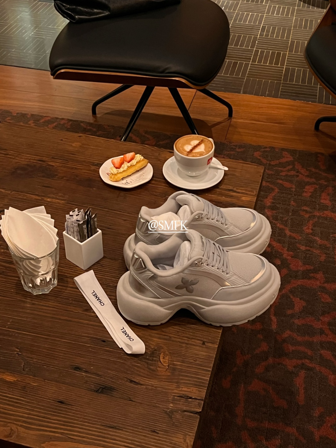 NO:726045,/ Thick-soled hot girl dad shoes Cross-flowered dad shoes have been a hot topic since the new product was revealed. The foot shape is huge and super tall. The shoes are not particularly heavy, and you will not be tired when you run wild. The top version of the original version was purchased, developed, and manufactured. The original mold is re-engraved in 11 times. All materials and processes are completely in accordance with the original version, and the craftsmanship deepens the texture and details!  Fabric original imported technical fabric + breathable mesh lining original customized breathable mesh lining original outsole sole thickness about 5cm, casual shoes/sports shoes, sneakers19860909/ 厚底辣妹老爹鞋 十字花老爹鞋从新品曝光的时候就已经问爆了上 脚版型巨正←超扱増高哦 鞋子也不会特别的重,暴 走也不会累每 顶级版本原版购入开发做货原版开模11复刻,所有材质、工艺完全遵循原版,重工打造,工艺深化质感和细节！面料原版进口科技面料+透气网面 内里原版定制透气网里 鞋底原版大底 底厚约5cm,休闲鞋/运动鞋,sneakers,Women's Shoes