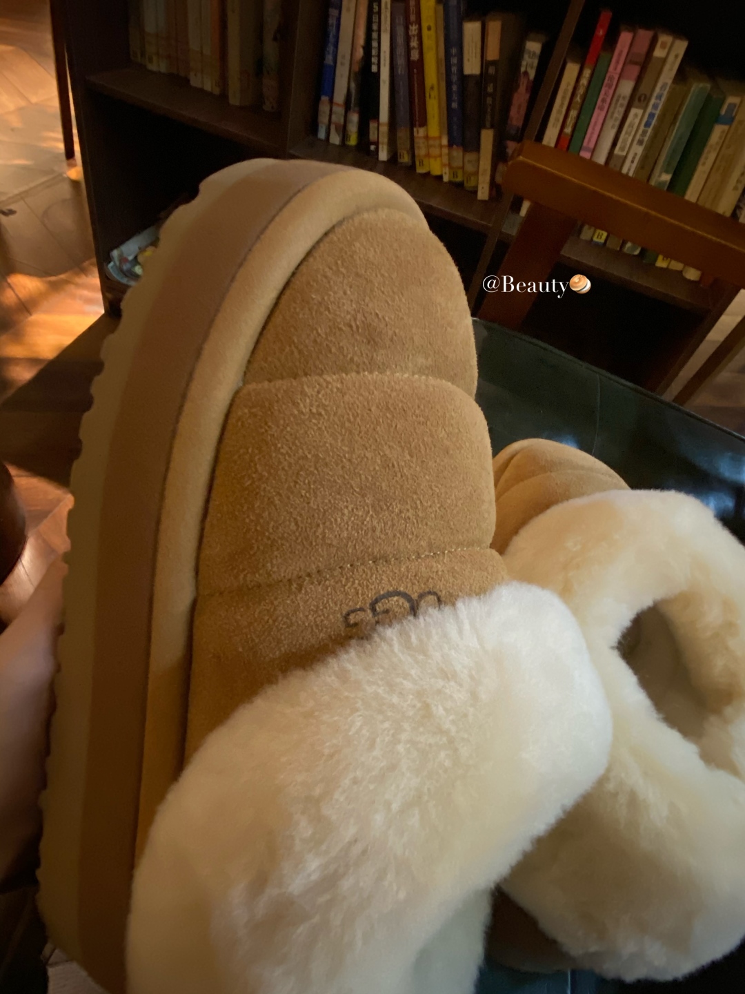 𝐮𝐠.𝐠塔茨丽塔 肉乎儿毛毛虫不知道这个名字叫错没小毛毛虫🐛真是名副其实的肉乎儿可爱！室内外的颜色略有不