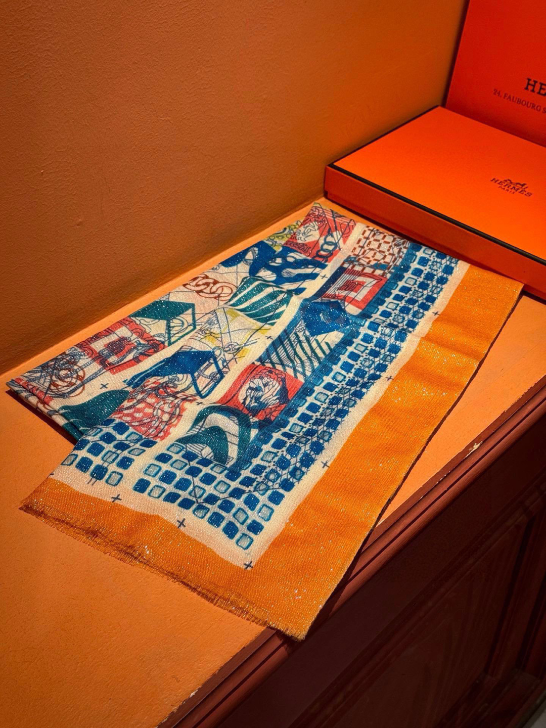 会发光发亮的围巾 爱马仕 专柜同步 买了都说好看羊绒印花‼️推荐💕顶级工艺超值‼️爱马仕专柜爆款🎁🎁羊绒
