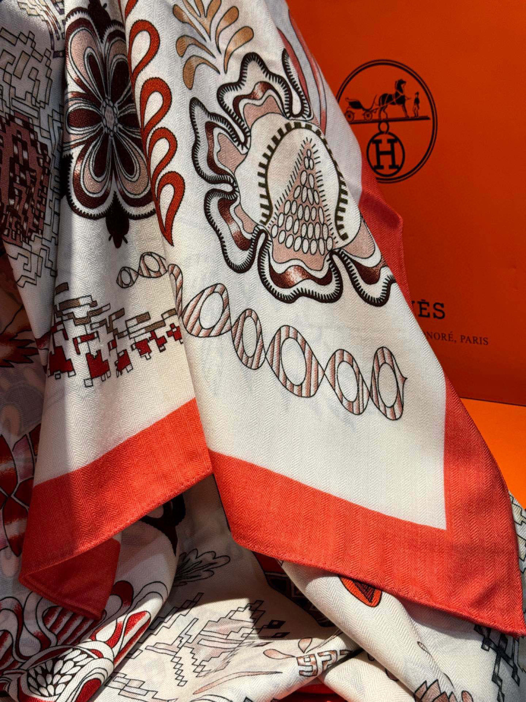 【双面同色】原单爱马仕140cm丝绒方巾💕 甜蜜的鞍具，装饰家芳登和佩西耶设计的一款餐盘增添骑士般的浪漫