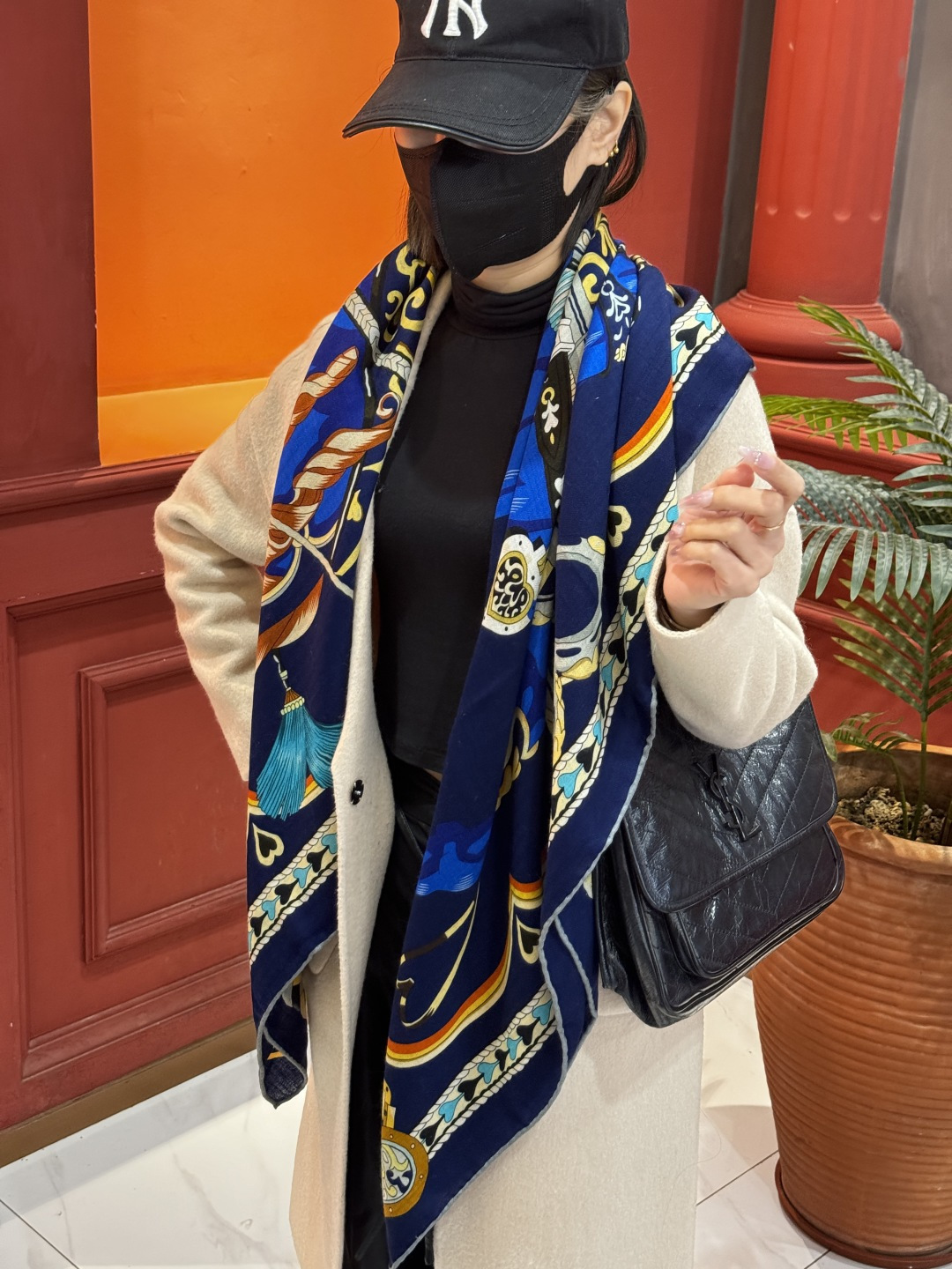 【双面同色】原单爱马仕140cm丝绒方巾💕 甜蜜的鞍具，装饰家芳登和佩西耶设计的一款餐盘增添骑士般的浪漫