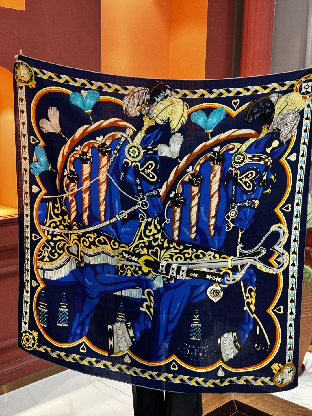 【双面同色】原单爱马仕140cm丝绒方巾💕 甜蜜的鞍具，装饰家芳登和佩西耶设计的一款餐盘增添骑士般的浪漫