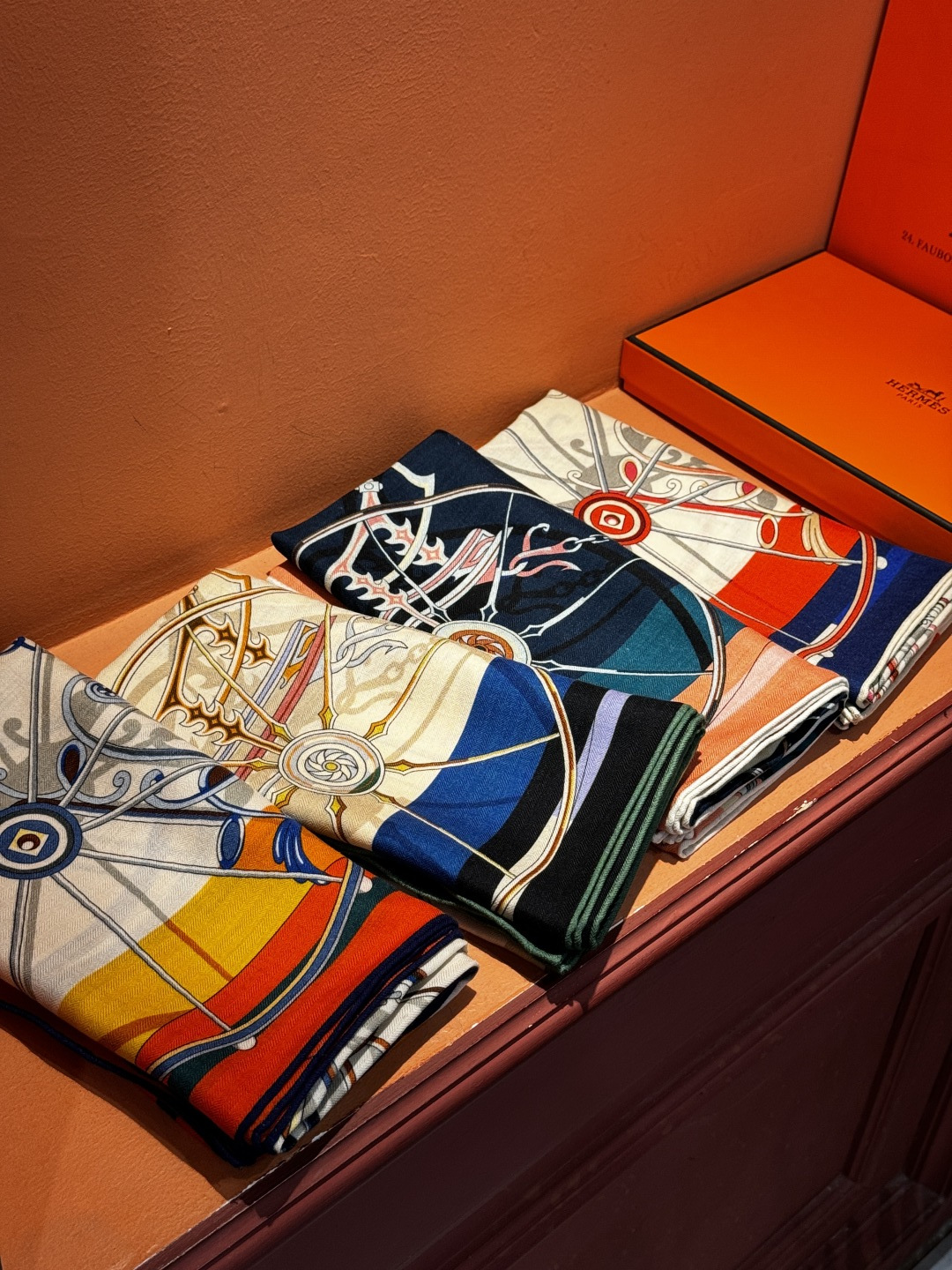 ❄️【双面同色】原单爱马仕140cm丝绒方巾💕 《平衡马车》，没有体验过野村大辅的豪华马车，就不算拥有丰