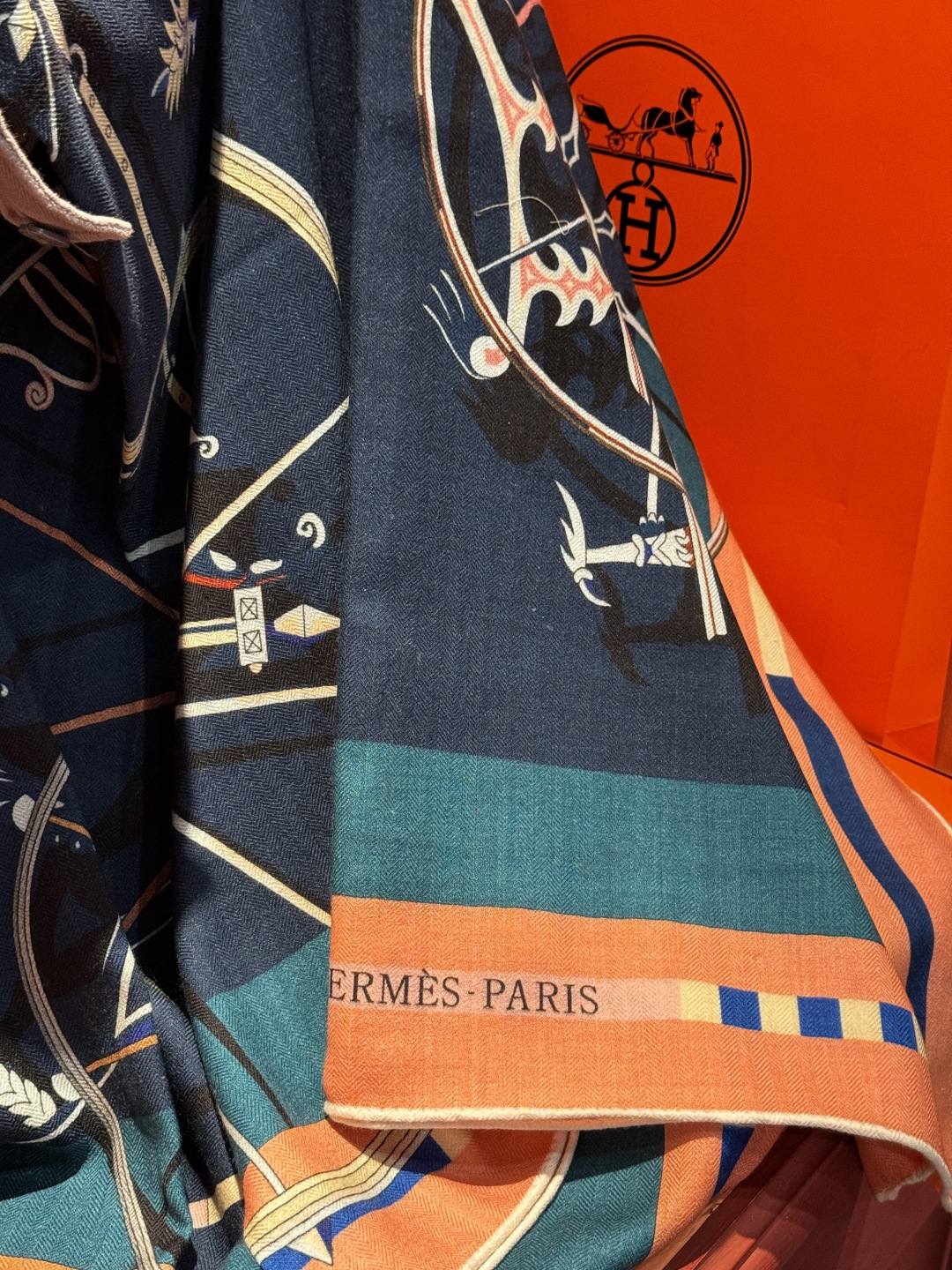 ❄️【双面同色】原单爱马仕140cm丝绒方巾💕 《平衡马车》，没有体验过野村大辅的豪华马车，就不算拥有丰