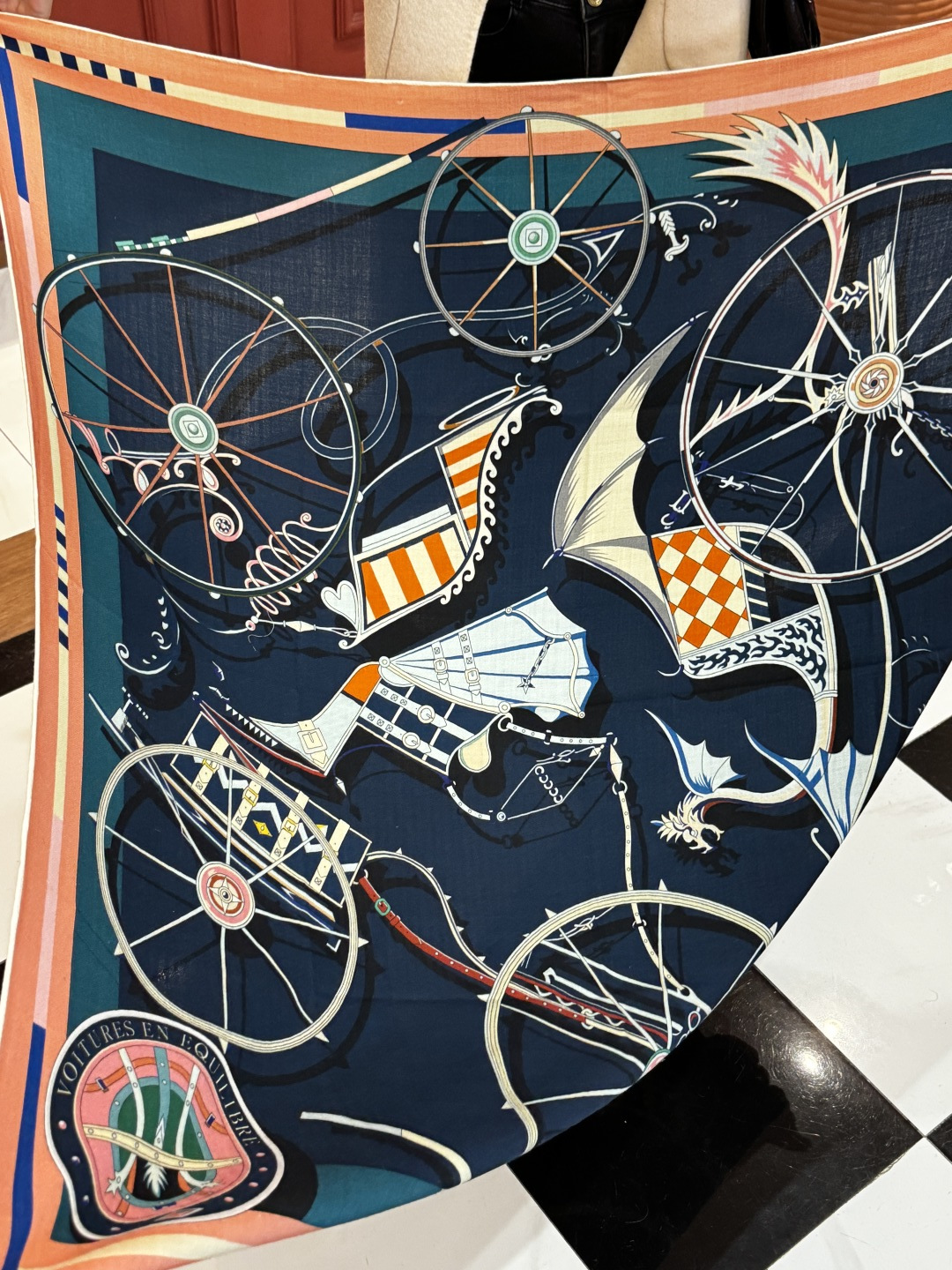 ❄️【双面同色】原单爱马仕140cm丝绒方巾💕 《平衡马车》，没有体验过野村大辅的豪华马车，就不算拥有丰