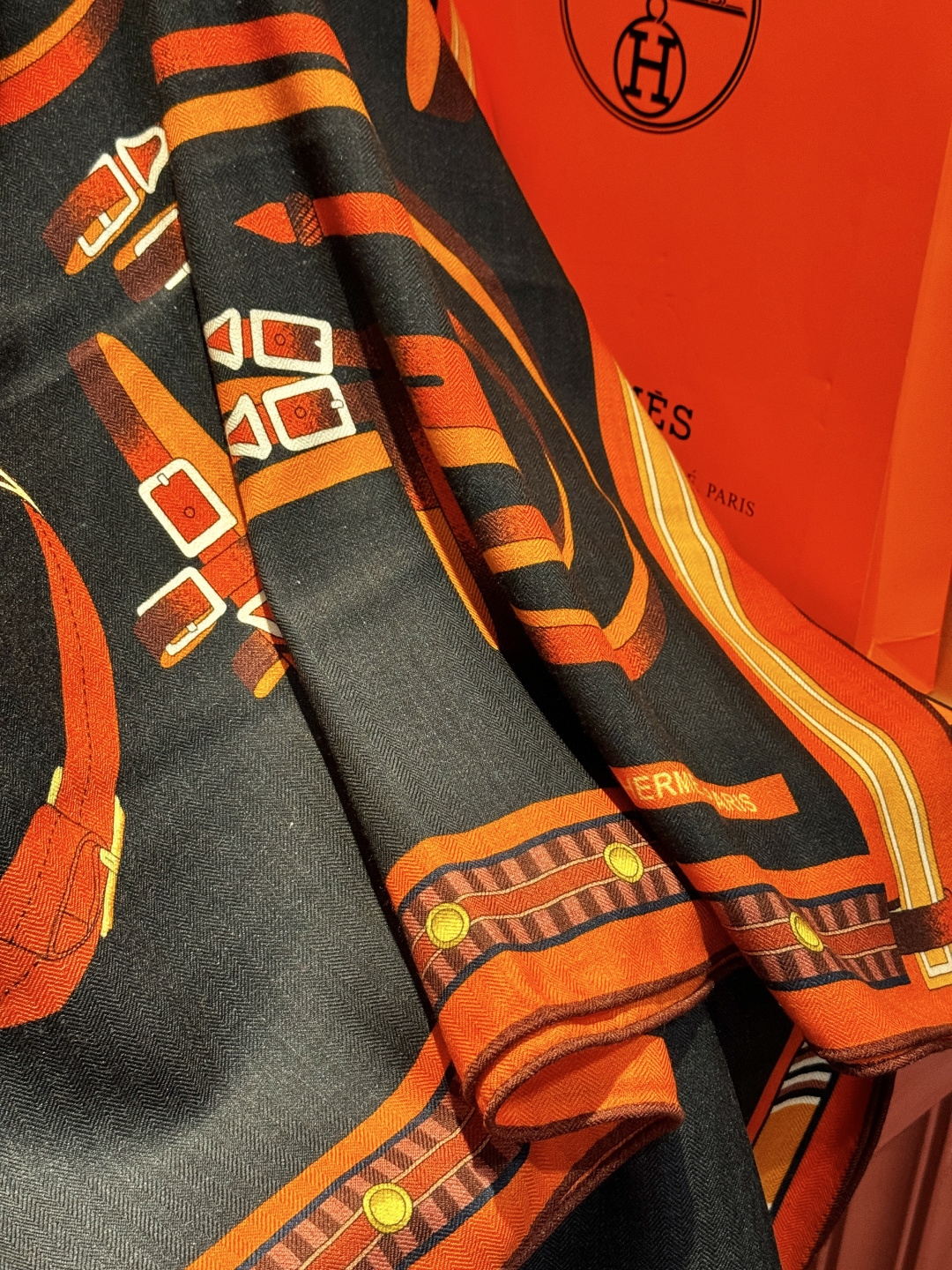 ❄️【双面同色】原单爱马仕140cm丝绒方巾💕 《马术密匙》，十九世纪的商品图录汇集了手工匠们的系列产品