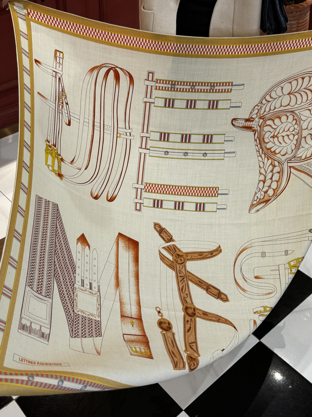 ❄️【双面同色】原单爱马仕140cm丝绒方巾💕 《马术密匙》，十九世纪的商品图录汇集了手工匠们的系列产品