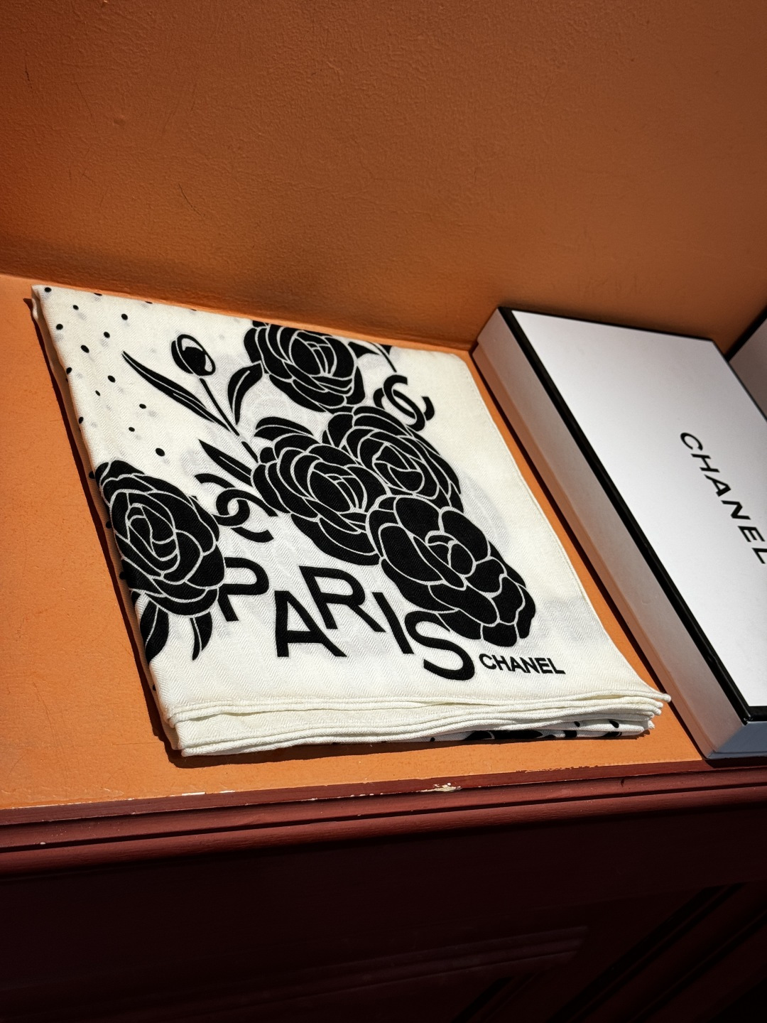 【升级双面同色 加密面料】 上新❤️ 140*140台版印花 黑白二色 高级都市新贵！山茶花的再一次邂逅