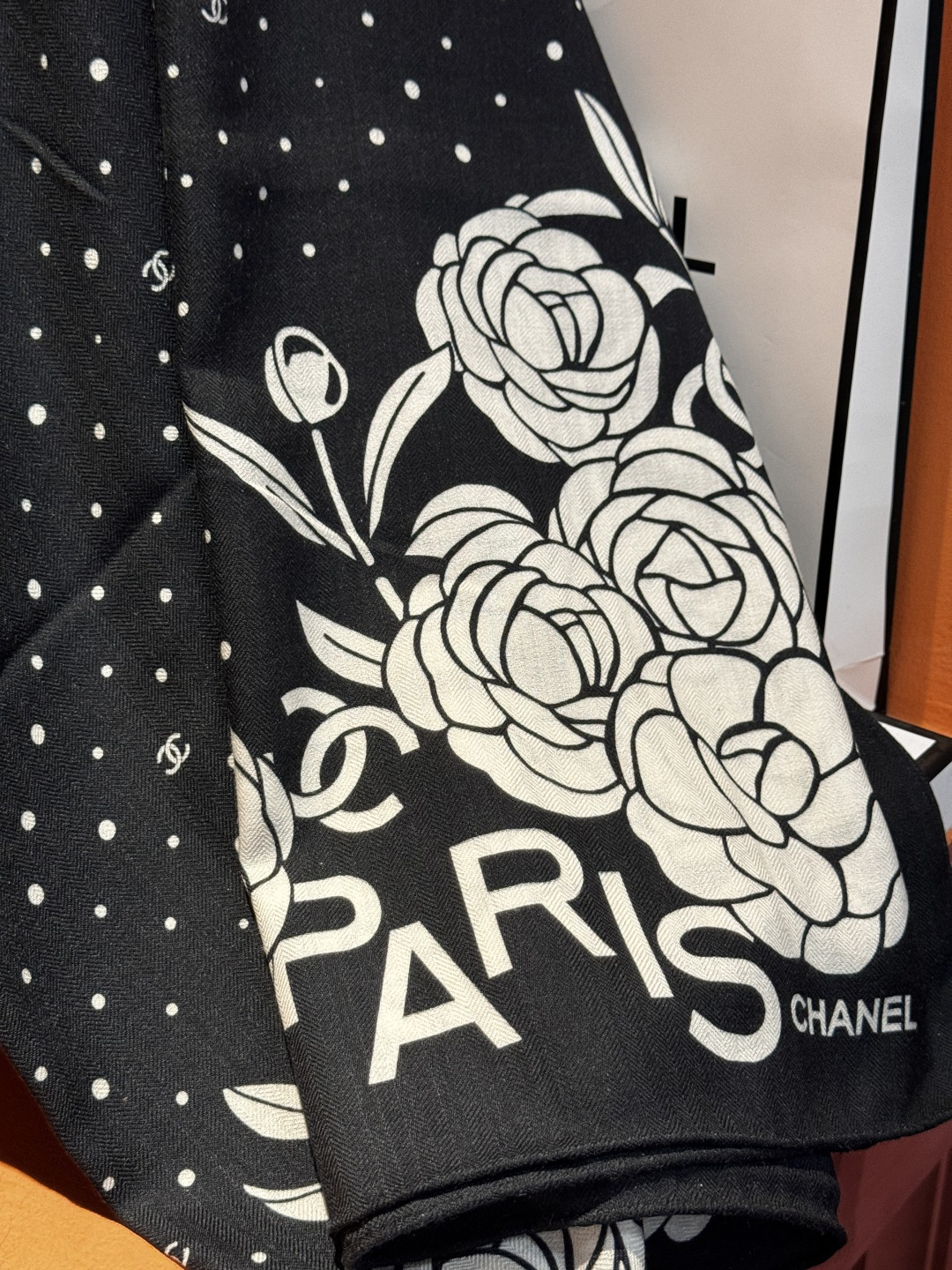 【升级双面同色 加密面料】 上新❤️ 140*140台版印花 黑白二色 高级都市新贵！山茶花的再一次邂逅