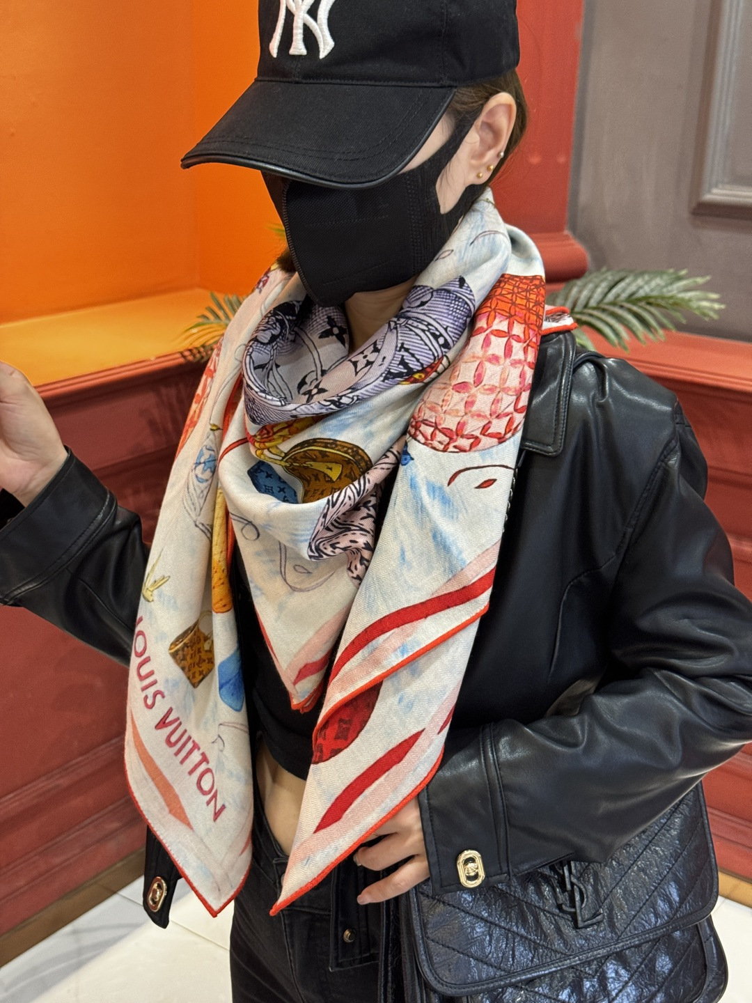 ❄【双面同色】原单Lv140cm丝绒方巾，《热气球》，本款方巾全新加入 U价🉐️ and Away 系列