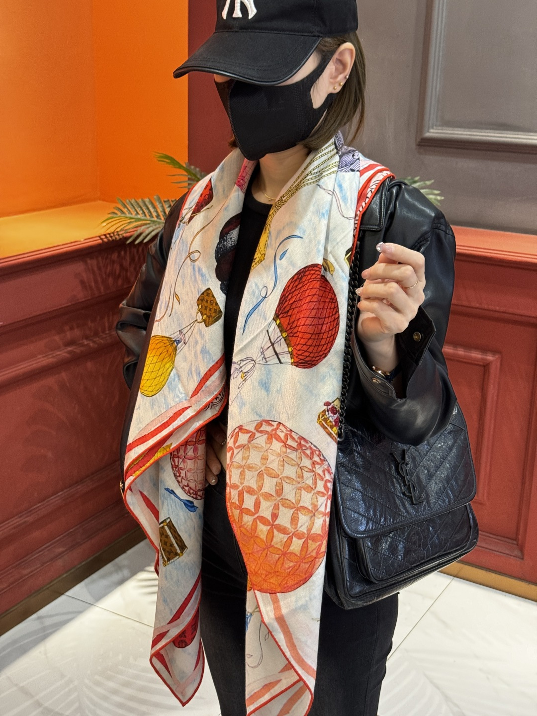 ❄【双面同色】原单Lv140cm丝绒方巾，《热气球》，本款方巾全新加入 U价🉐️ and Away 系列