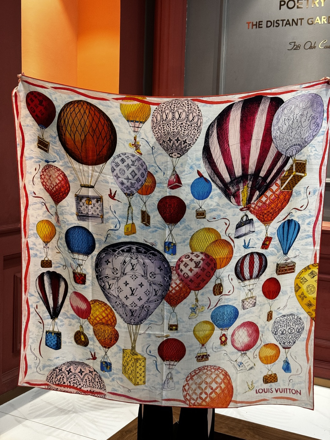 ❄【双面同色】原单Lv140cm丝绒方巾，《热气球》，本款方巾全新加入 U价🉐️ and Away 系列