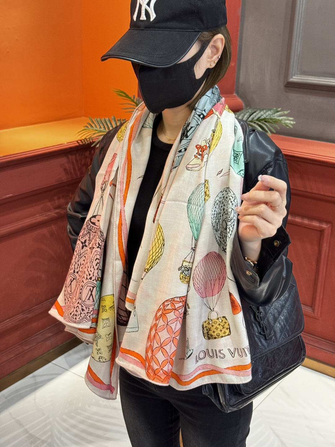 ❄【双面同色】原单Lv140cm丝绒方巾，《热气球》，本款方巾全新加入 U价🉐️ and Away 系列