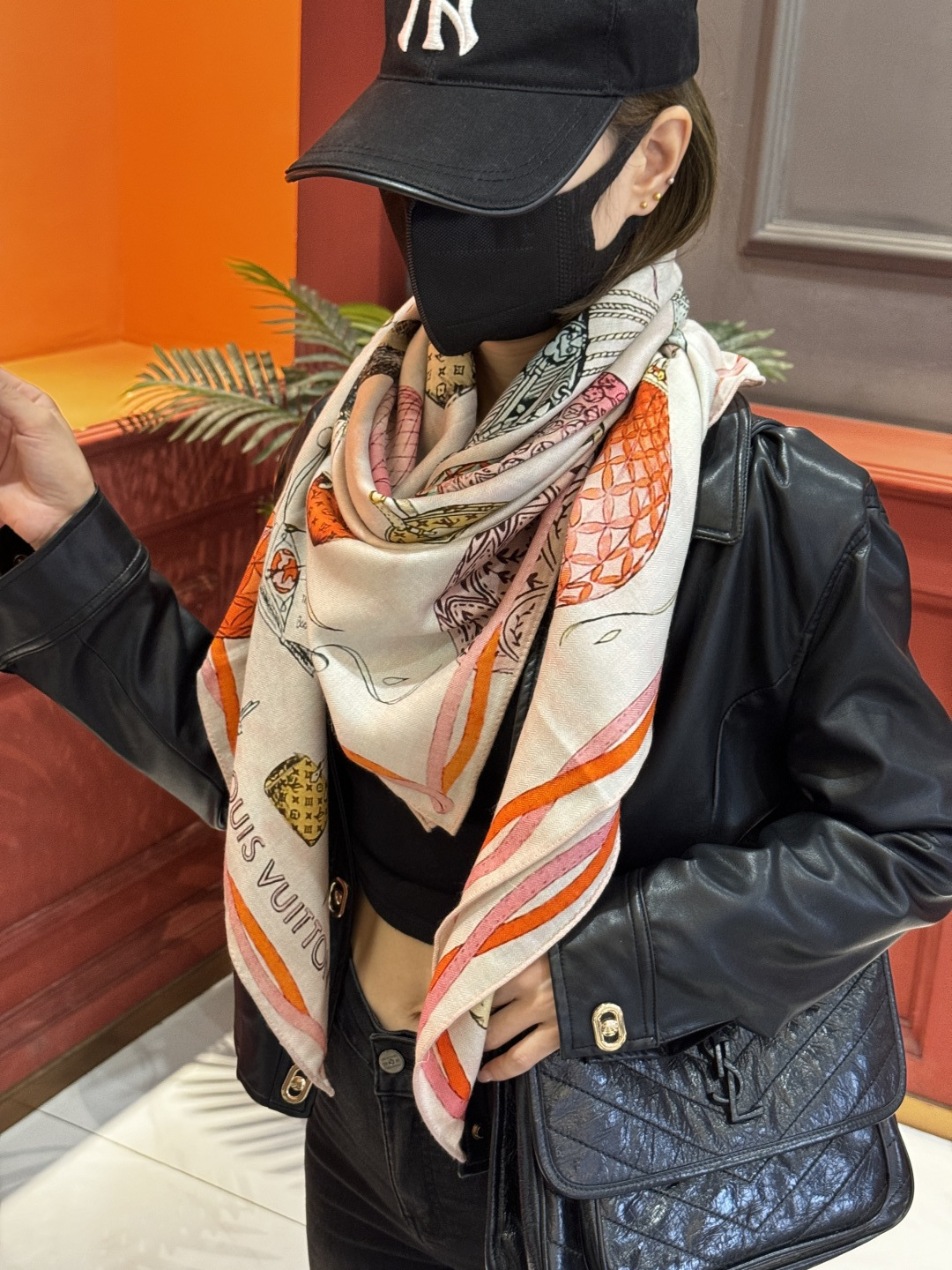 ❄【双面同色】原单Lv140cm丝绒方巾，《热气球》，本款方巾全新加入 U价🉐️ and Away 系列