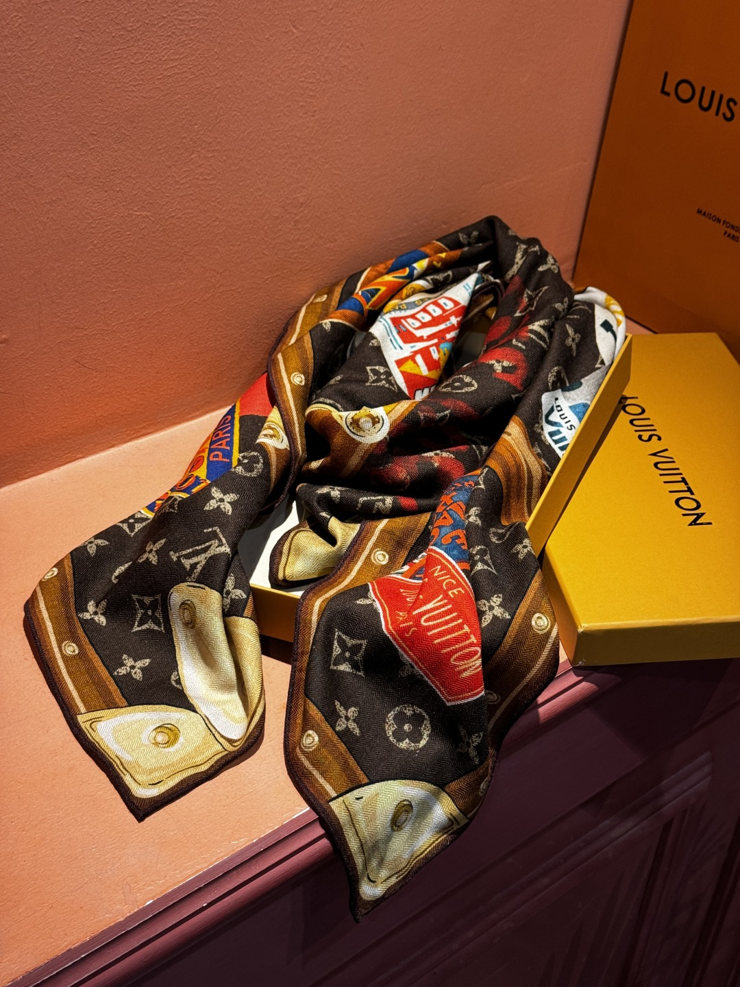 【LV】上新❤️ 路易威登 一款值得品细节的高货抠细节，从一个小块的配色去打败市场货140方巾 二个配色