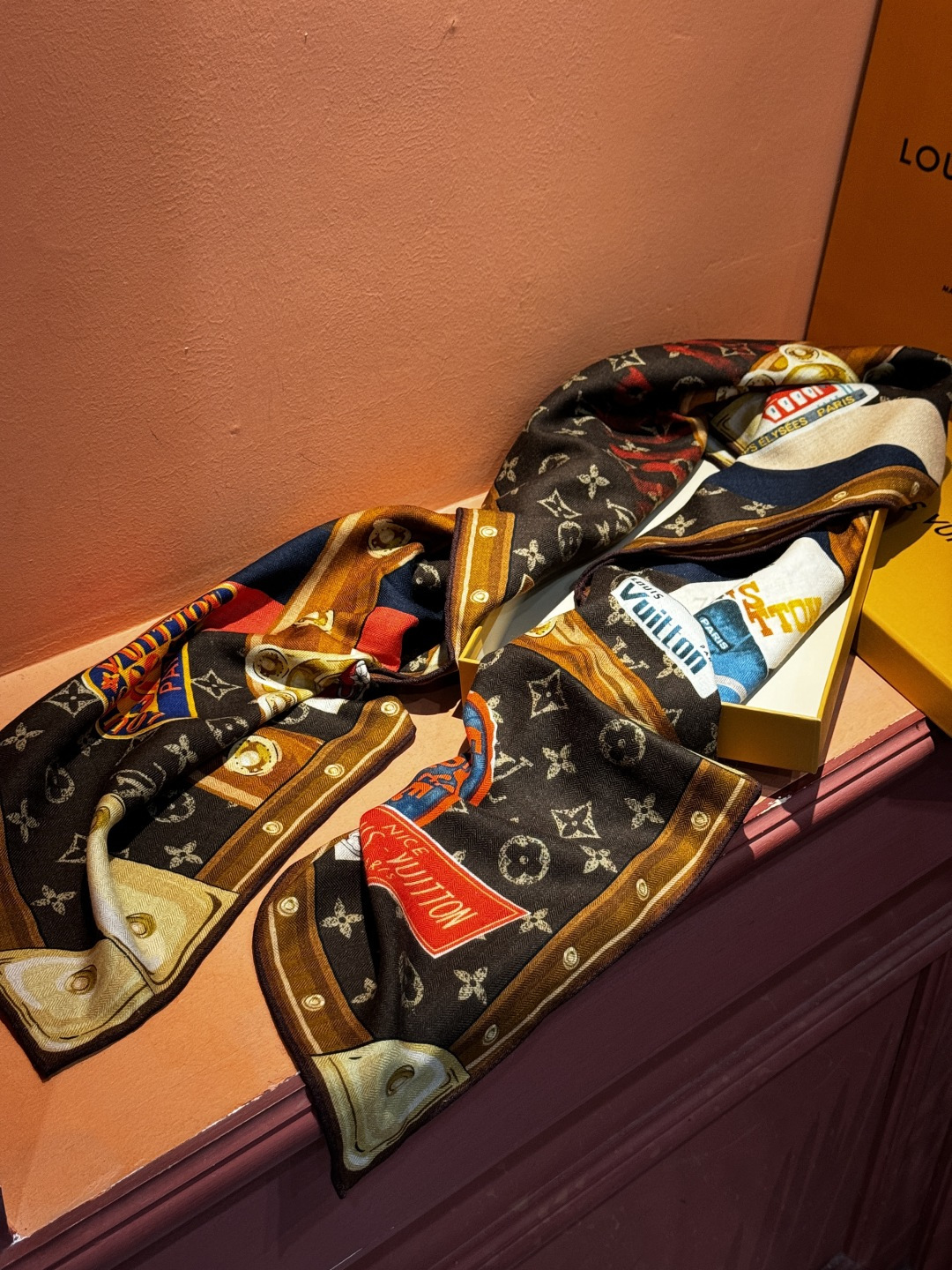 【LV】上新❤️ 路易威登 一款值得品细节的高货抠细节，从一个小块的配色去打败市场货140方巾 二个配色