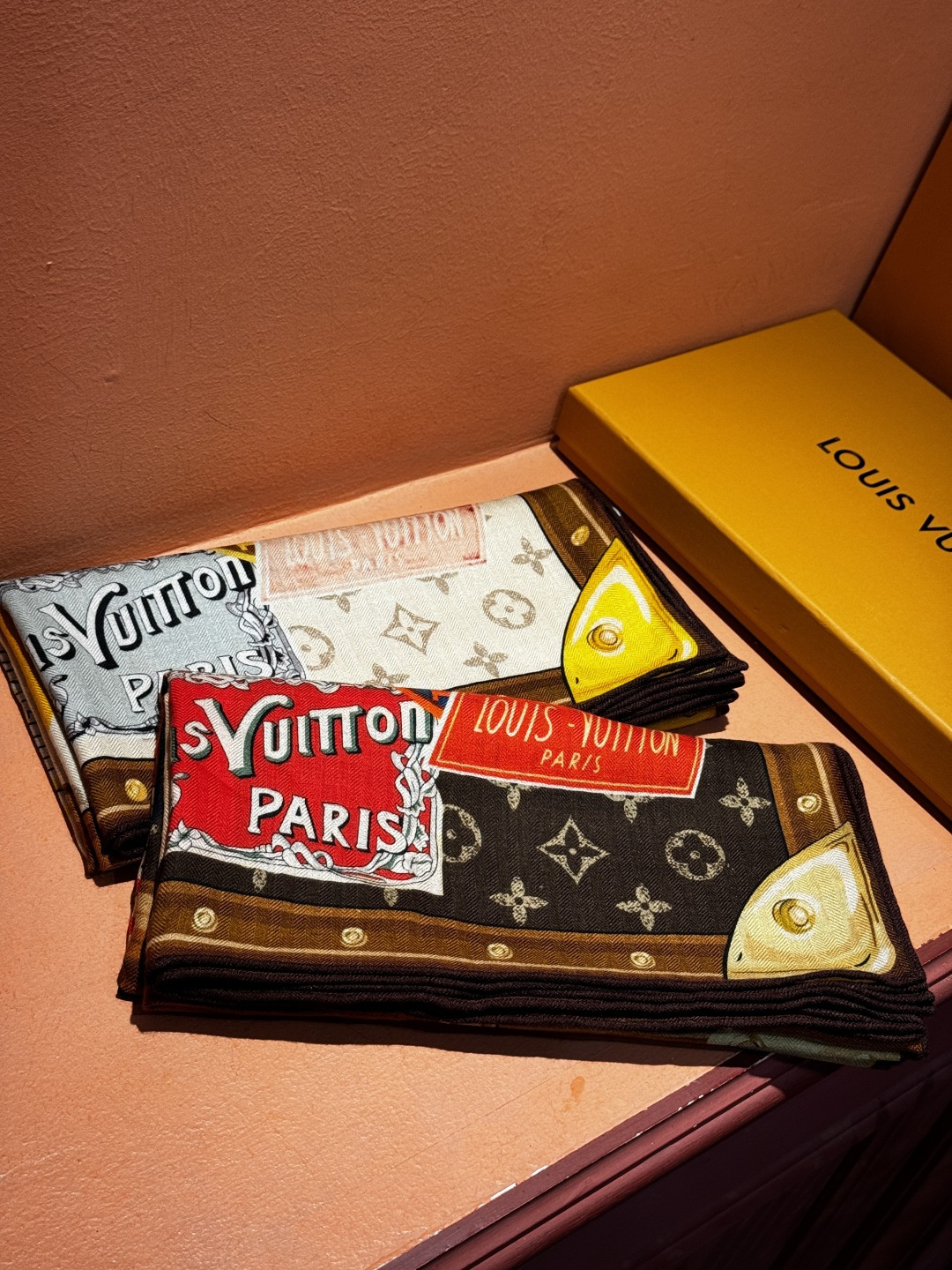 【LV】上新❤️ 路易威登 一款值得品细节的高货抠细节，从一个小块的配色去打败市场货140方巾 二个配色