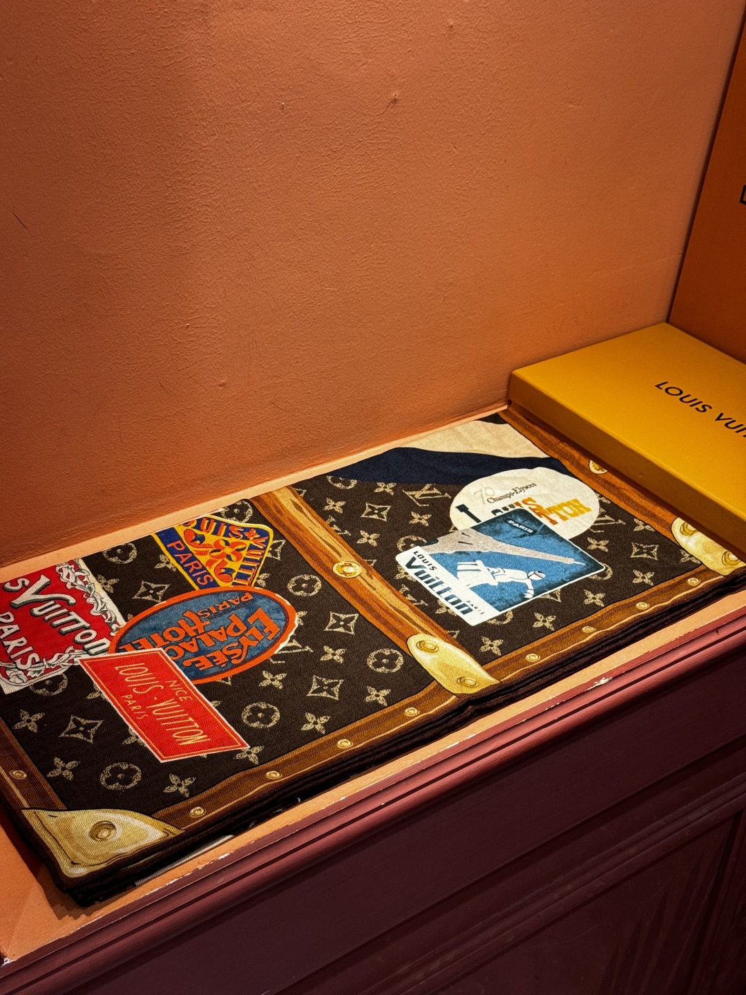 【LV】上新❤️ 路易威登 一款值得品细节的高货抠细节，从一个小块的配色去打败市场货140方巾 二个配色