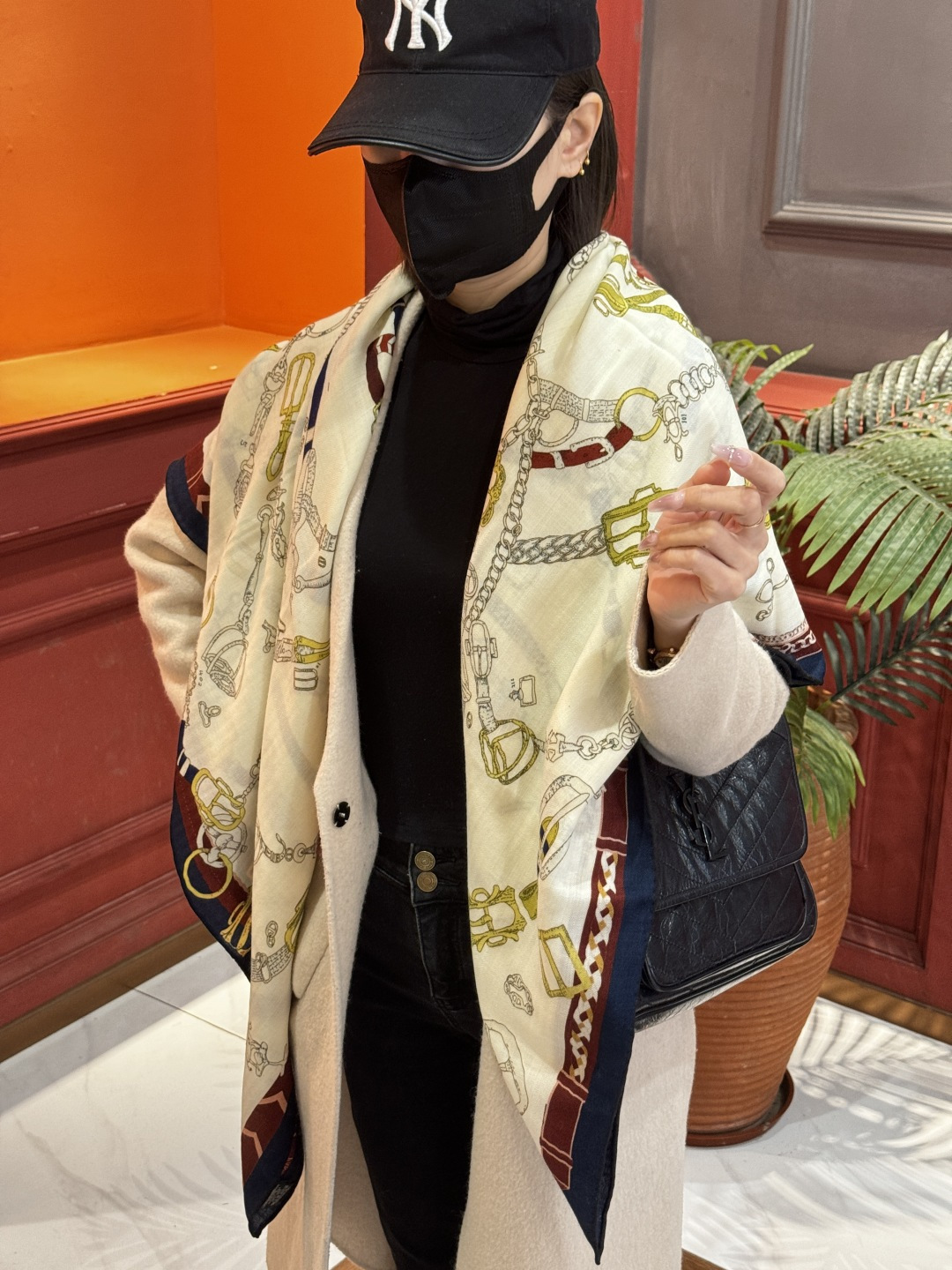 羊绒新款🆕👏👏买了都说好看‼️推荐💕爱马仕双面同色羊绒方巾【跃动的马儿双面同色140】，顶级工艺超值‼️