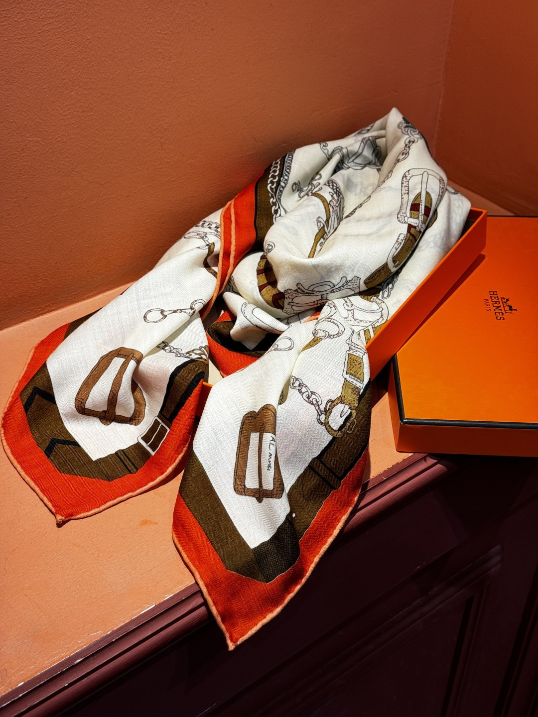 羊绒新款🆕👏👏买了都说好看‼️推荐💕爱马仕双面同色羊绒方巾【跃动的马儿双面同色140】，顶级工艺超值‼️