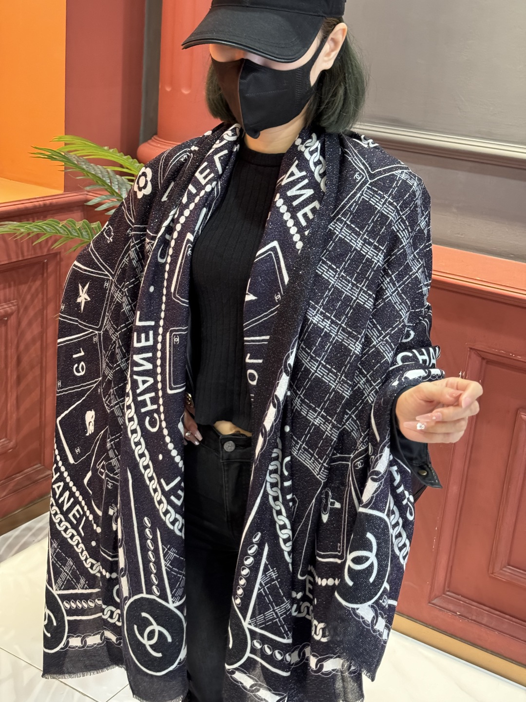 上新🌟 会发光发亮的围巾 💄💋新款客供银线💖羊绒面料长巾 😘美翻了[流泪]【小香银线图标】，御用殿堂级极