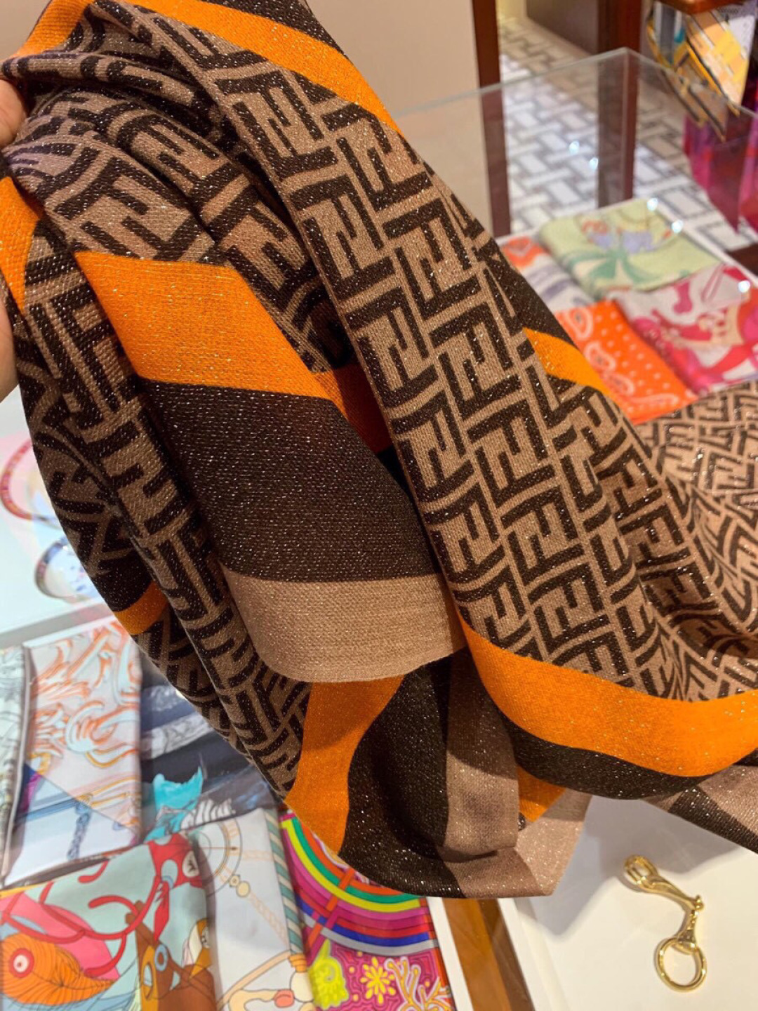 【▪️闪光女神披肩，璀璨夺目】Fendi神仙级好物！！！简约款做出内涵特别不容易！版型，柔软度，手感等都