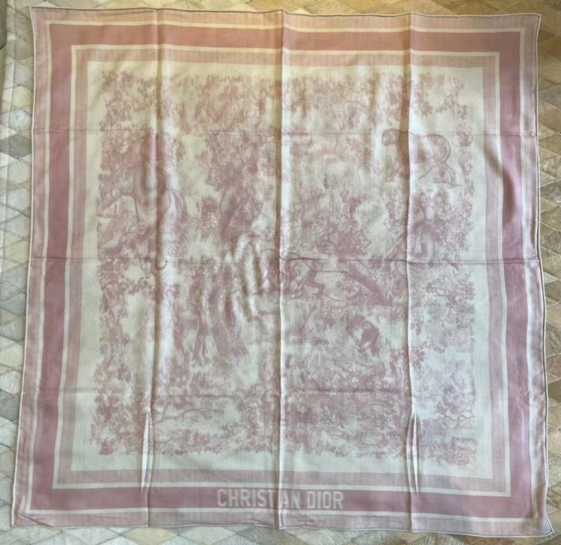 上新❤️ 𝐃𝐈𝐎𝐑 2025早春新款 《茹伊丛手绘方巾》size：110x110 cm 【双面同色丝绒方