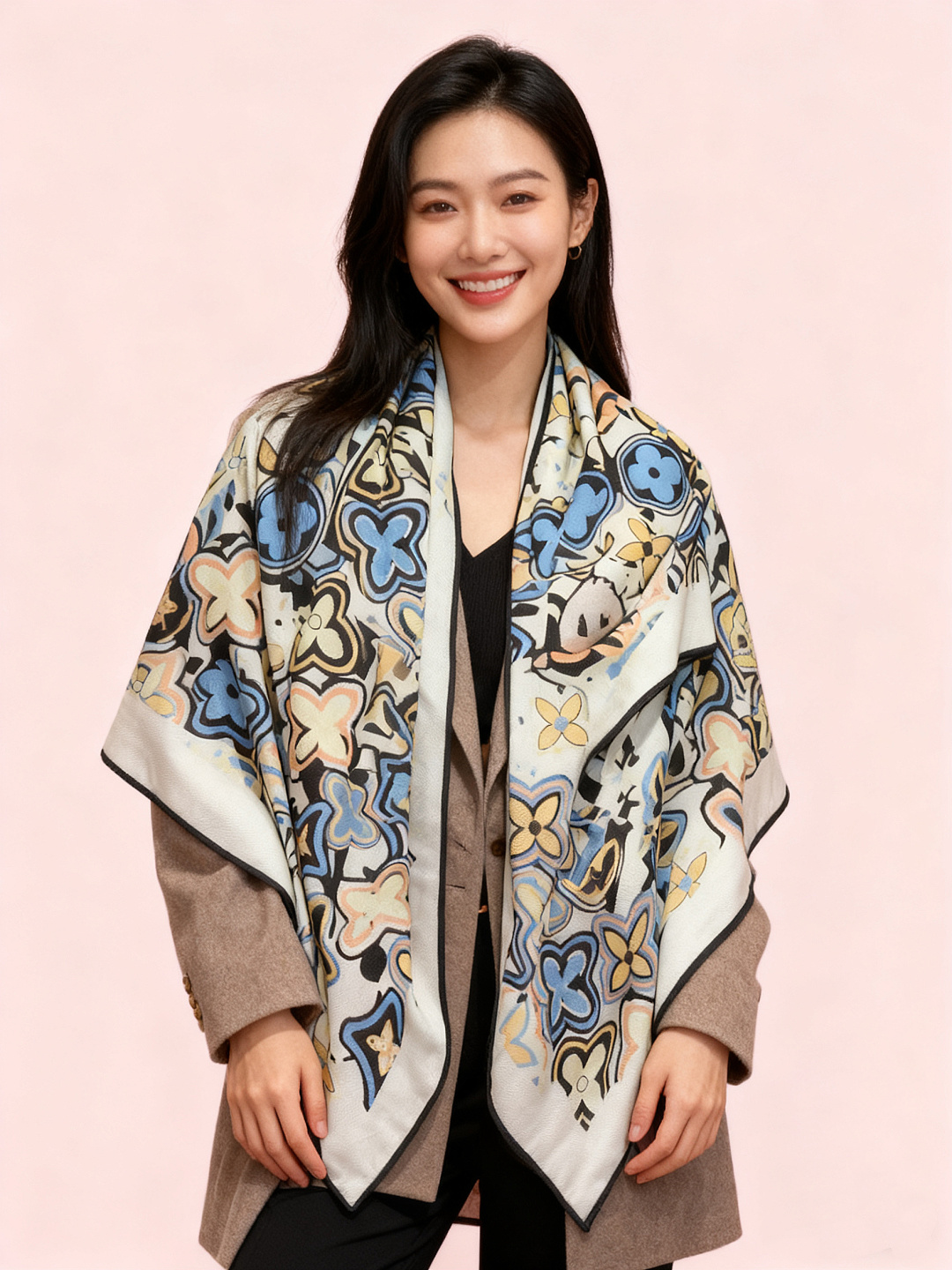 JARDIN DES PLANTES 140双面丝绒~ 【LV秋冬新品】 Jardin Des Plantes 丝绒披肩得名于历史悠久的巴黎植物园,以优雅设计颂赞大自然的宏伟壮丽.参天大树屹立于路易威登硬箱之上,怒放花卉和巴黎地标图案环绕四周,可为各式造型注入浪漫气息. 成份:30%真丝70%羊绒 尺寸:135*135cm