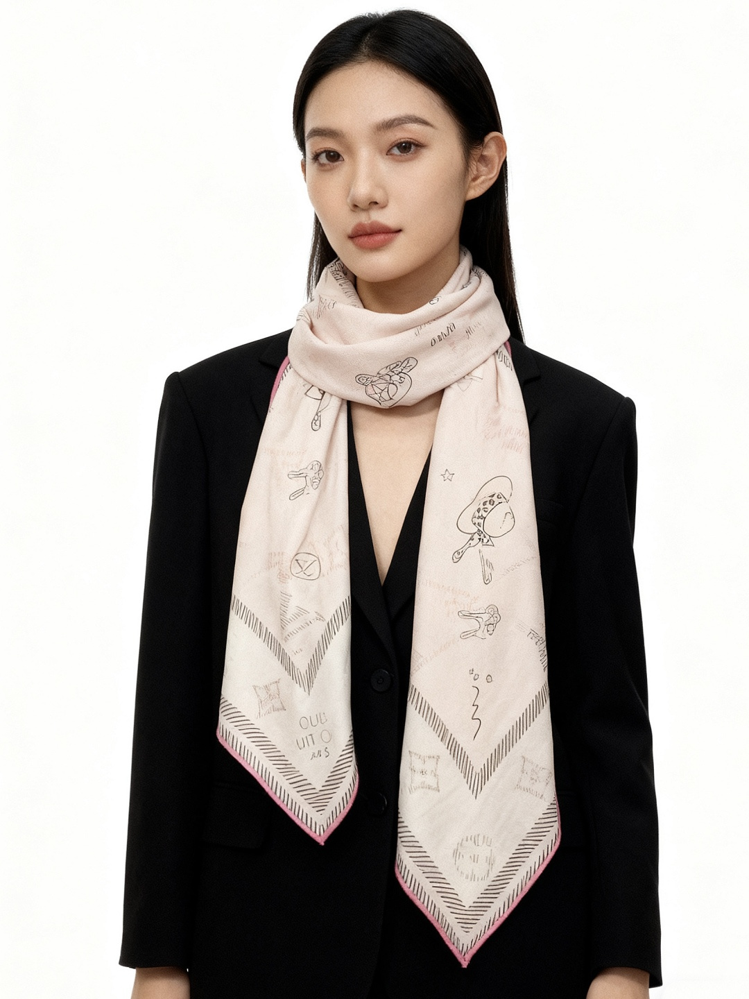 JARDIN DES PLANTES 140双面丝绒~ 【LV秋冬新品】 Jardin Des Plantes 丝绒披肩得名于历史悠久的巴黎植物园,以优雅设计颂赞大自然的宏伟壮丽.参天大树屹立于路易威登硬箱之上,怒放花卉和巴黎地标图案环绕四周,可为各式造型注入浪漫气息. 成份:30%真丝70%羊绒 尺寸:135*135cm