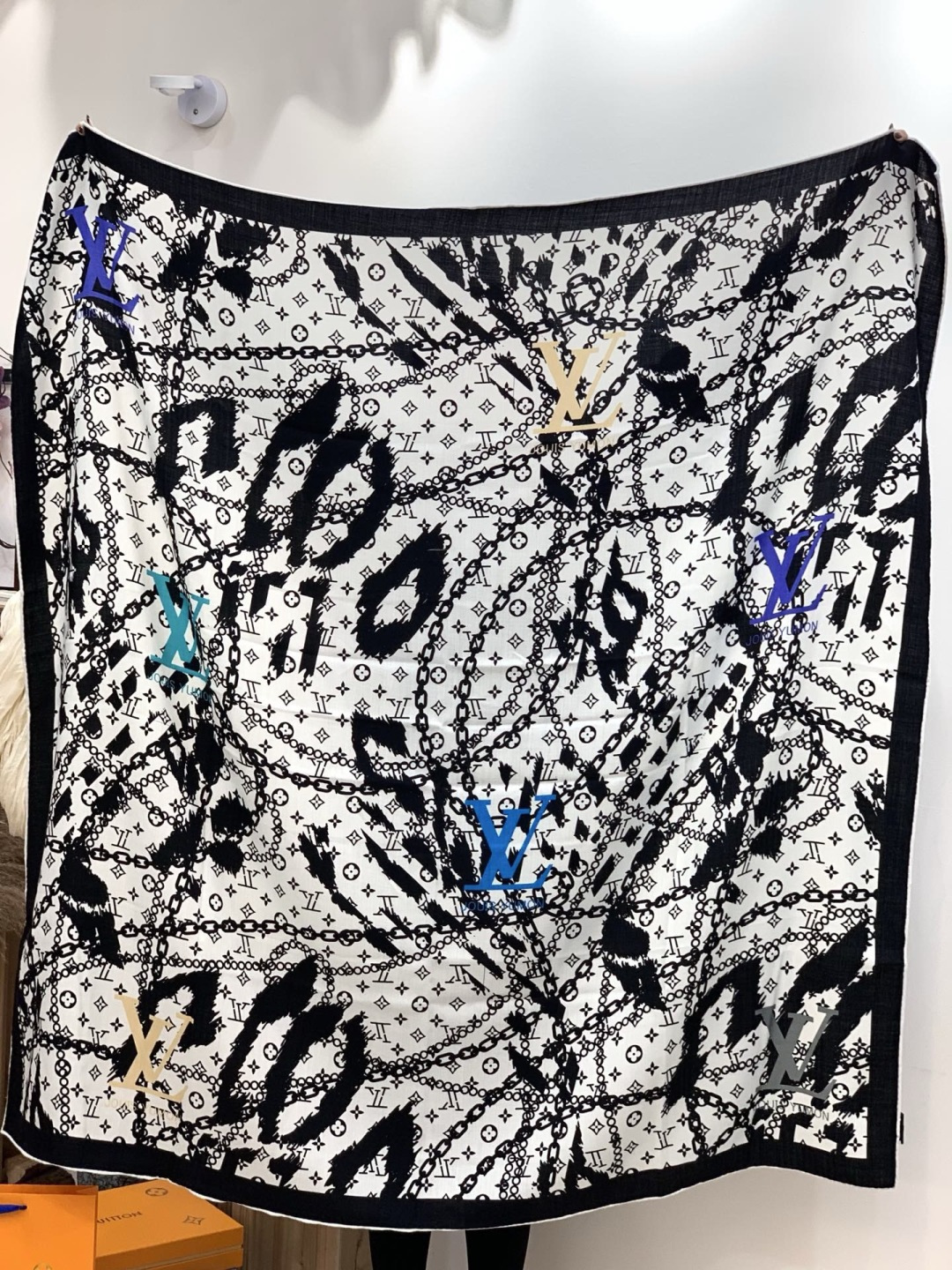 LV x TM 140披肩【140顶级丝绒双面同色披肩】本款LVxTMMonogram Multicol