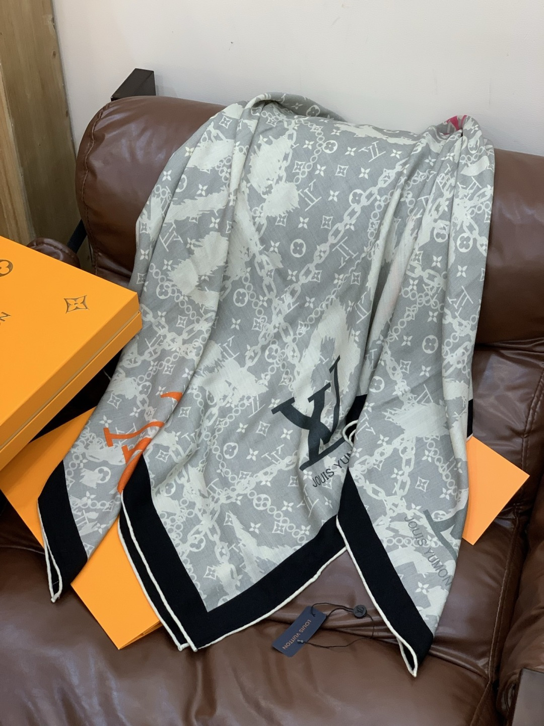 LV x TM 140披肩【140顶级丝绒双面同色披肩】本款LVxTMMonogram Multicol