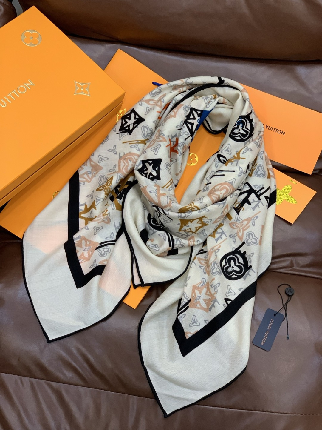 LV x TM 140披肩【140顶级丝绒双面同色披肩】本款LVxTMMonogram Multicol