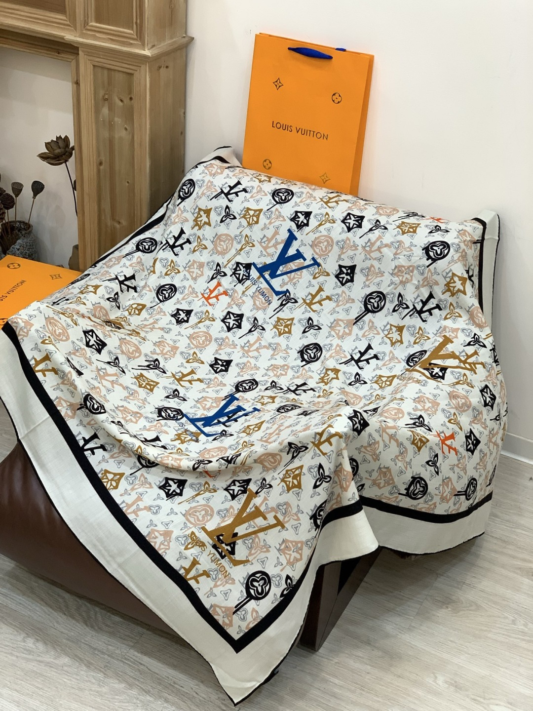 LV x TM 140披肩【140顶级丝绒双面同色披肩】本款LVxTMMonogram Multicol