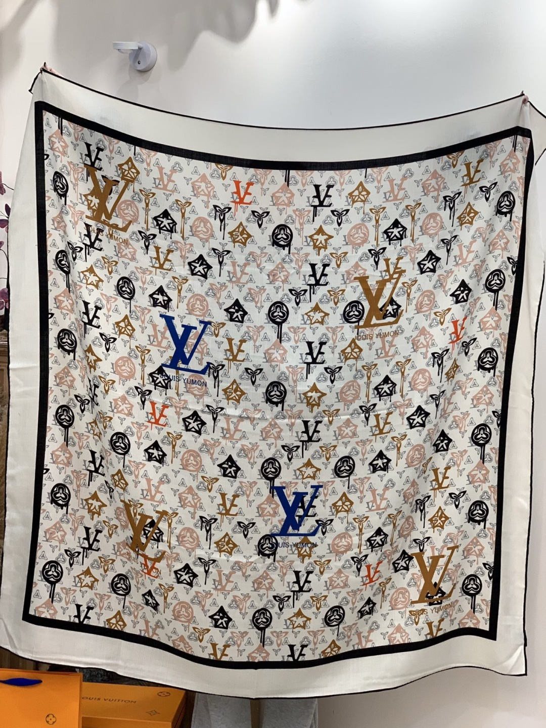LV x TM 140披肩【140顶级丝绒双面同色披肩】本款LVxTMMonogram Multicol