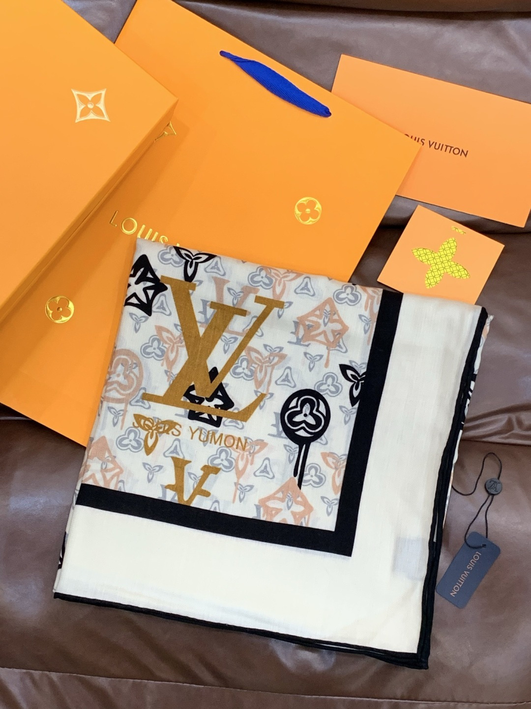 LV x TM 140披肩【140顶级丝绒双面同色披肩】本款LVxTMMonogram Multicol