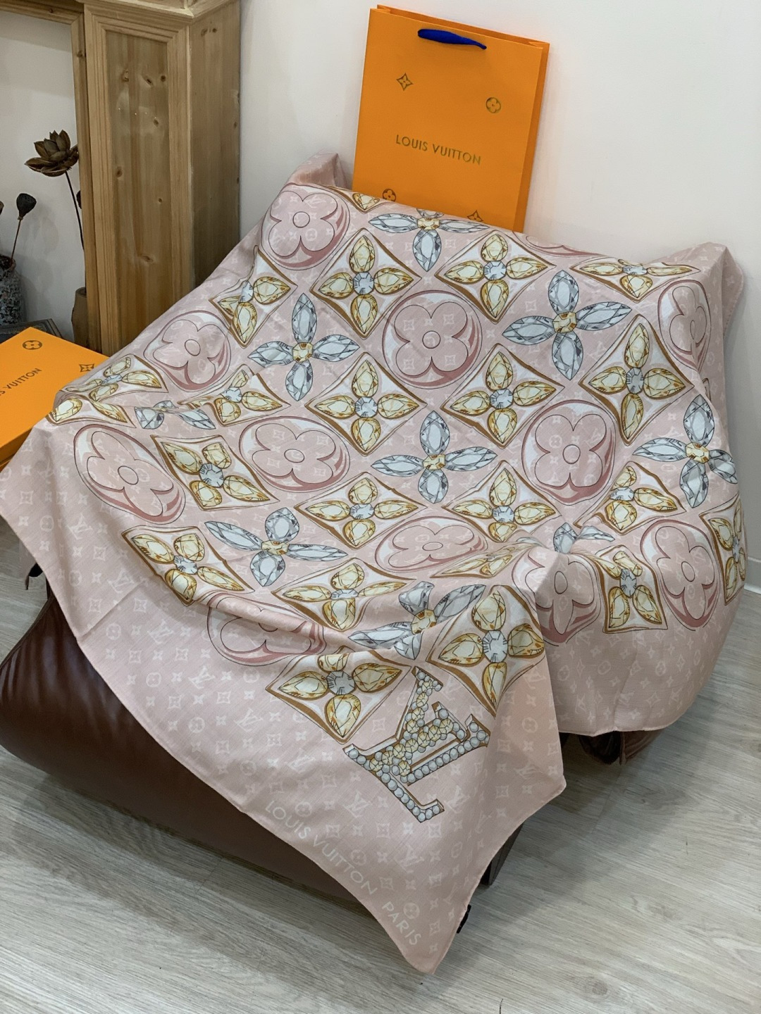 LV x TM 140披肩【140顶级丝绒双面同色披肩】本款LVxTMMonogram Multicol