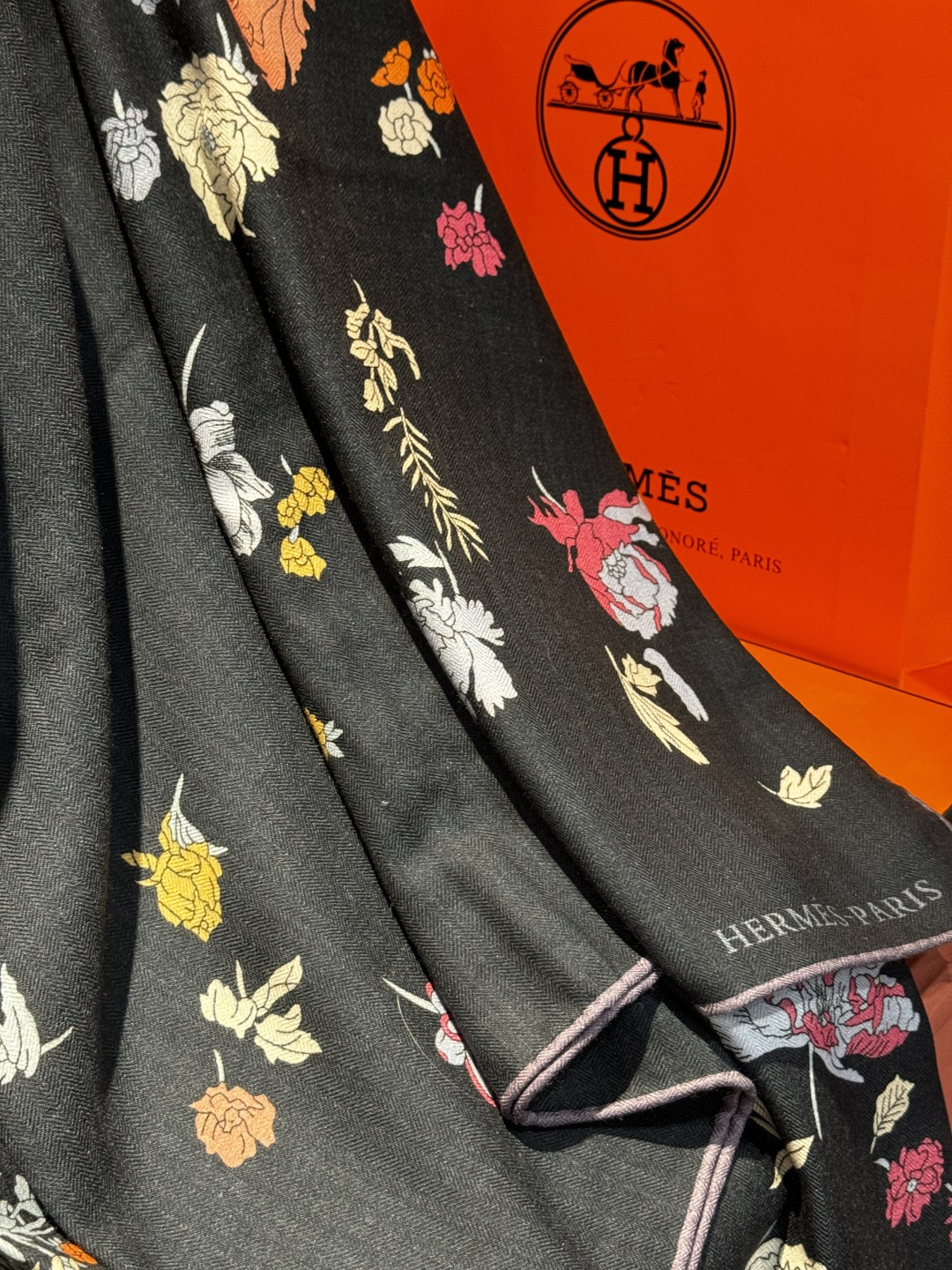 ❤ 双面同色【▪️卓尔不凡，高级有气场！！】非常抬人，带点故事的精彩！永远加分的hermes艺术单品！美