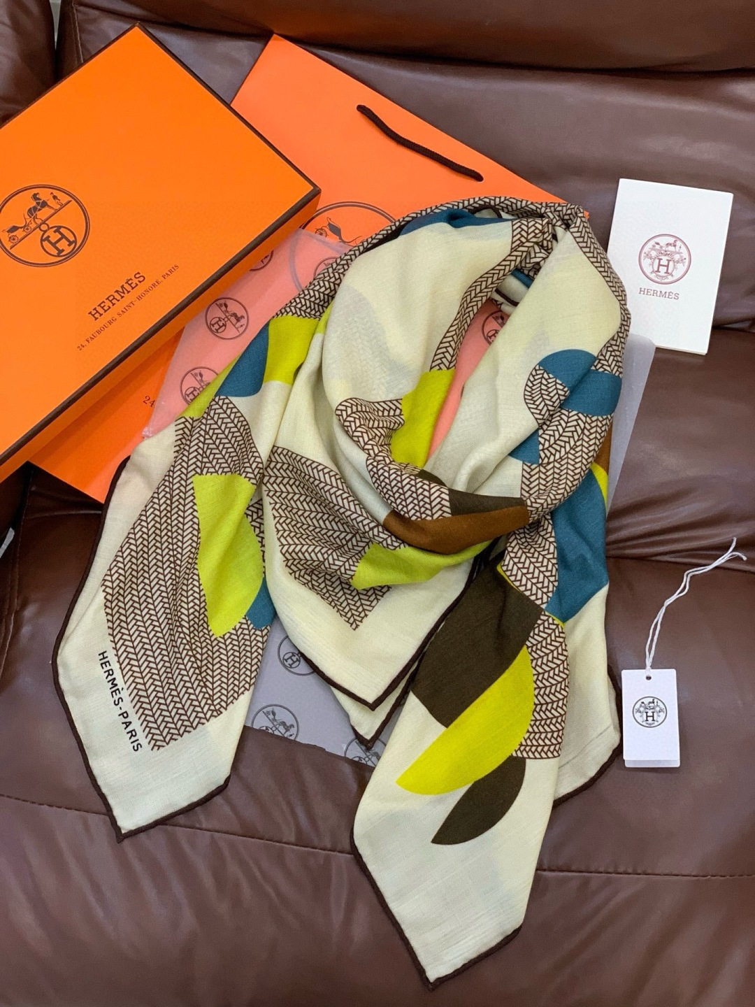 【140顶级丝羊绒双面同色披肩『骏马之城』！！超级气质！！】不仅美有其表，更有好品质与好细节的出彩内质！