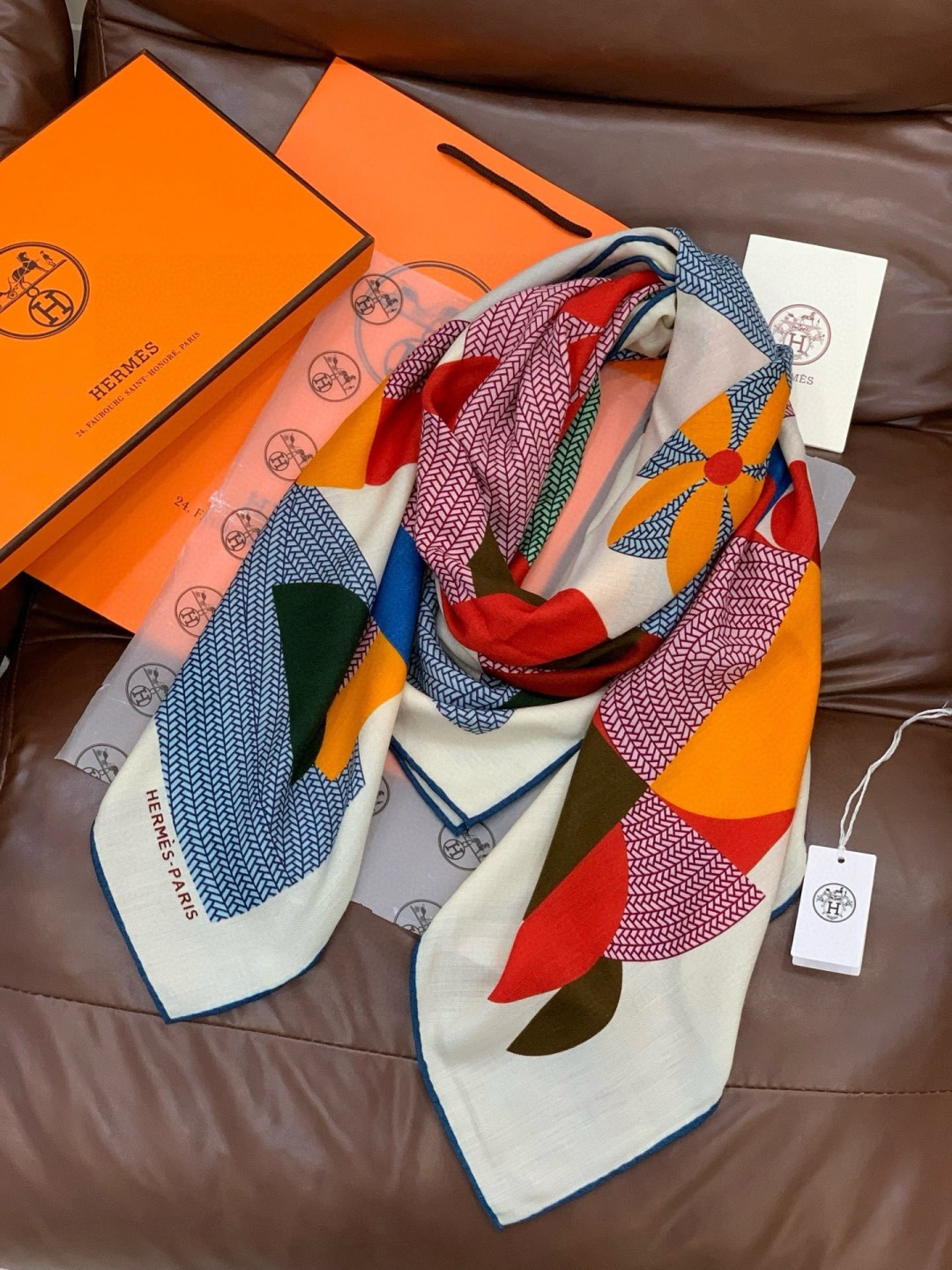 【140顶级丝羊绒双面同色披肩『骏马之城』！！超级气质！！】不仅美有其表，更有好品质与好细节的出彩内质！