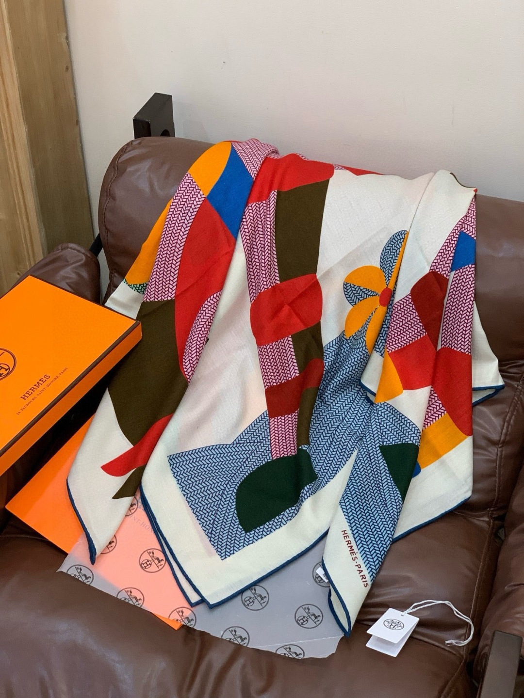 【140顶级丝羊绒双面同色披肩『骏马之城』！！超级气质！！】不仅美有其表，更有好品质与好细节的出彩内质！