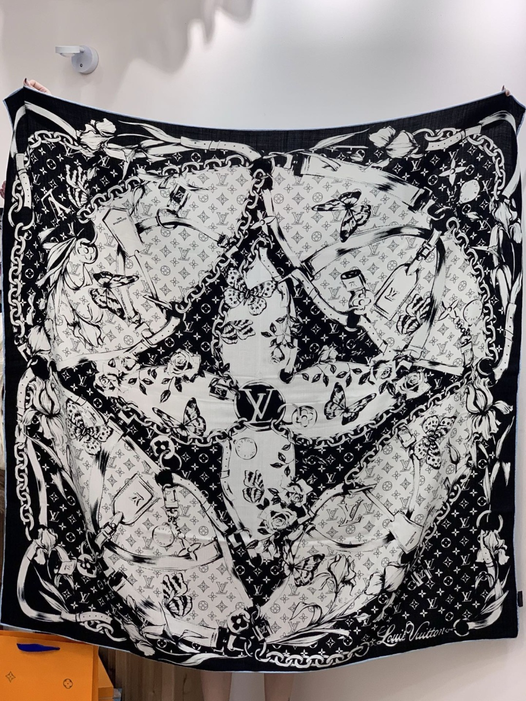 LV x TM 140披肩【140顶级丝绒双面同色披肩】本款LVxTMMonogram Multicol