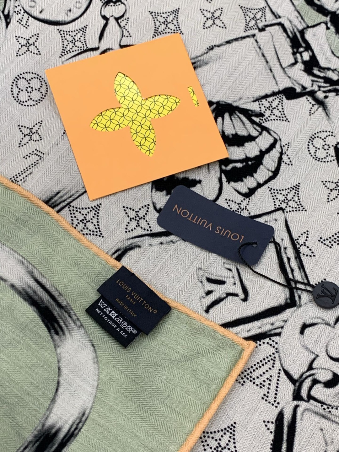 LV x TM 140披肩【140顶级丝绒双面同色披肩】本款LVxTMMonogram Multicol