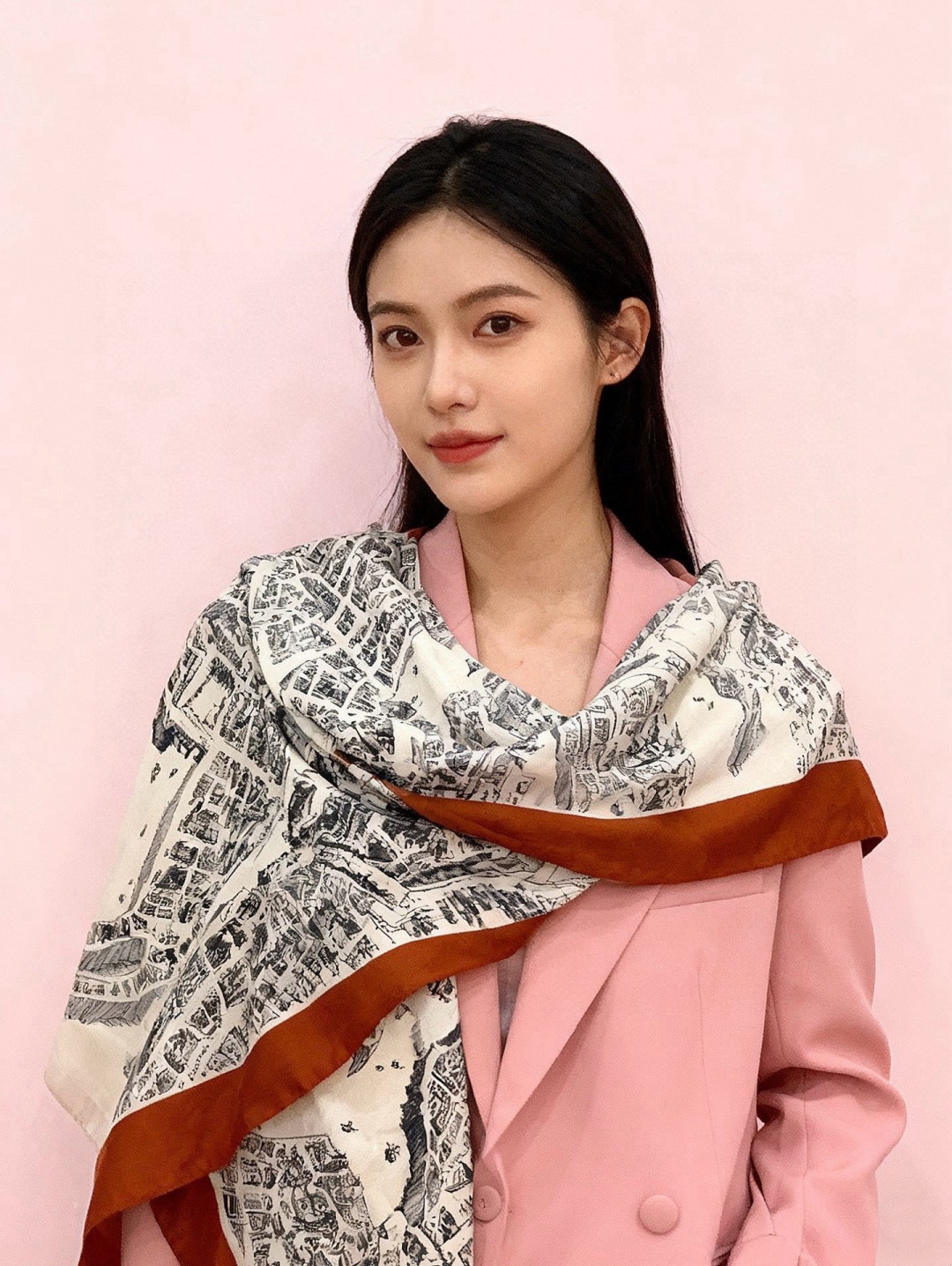 【140顶级丝羊绒双面同色披肩『骏马之城』！！超级气质！！】不仅美有其表，更有好品质与好细节的出彩内质！